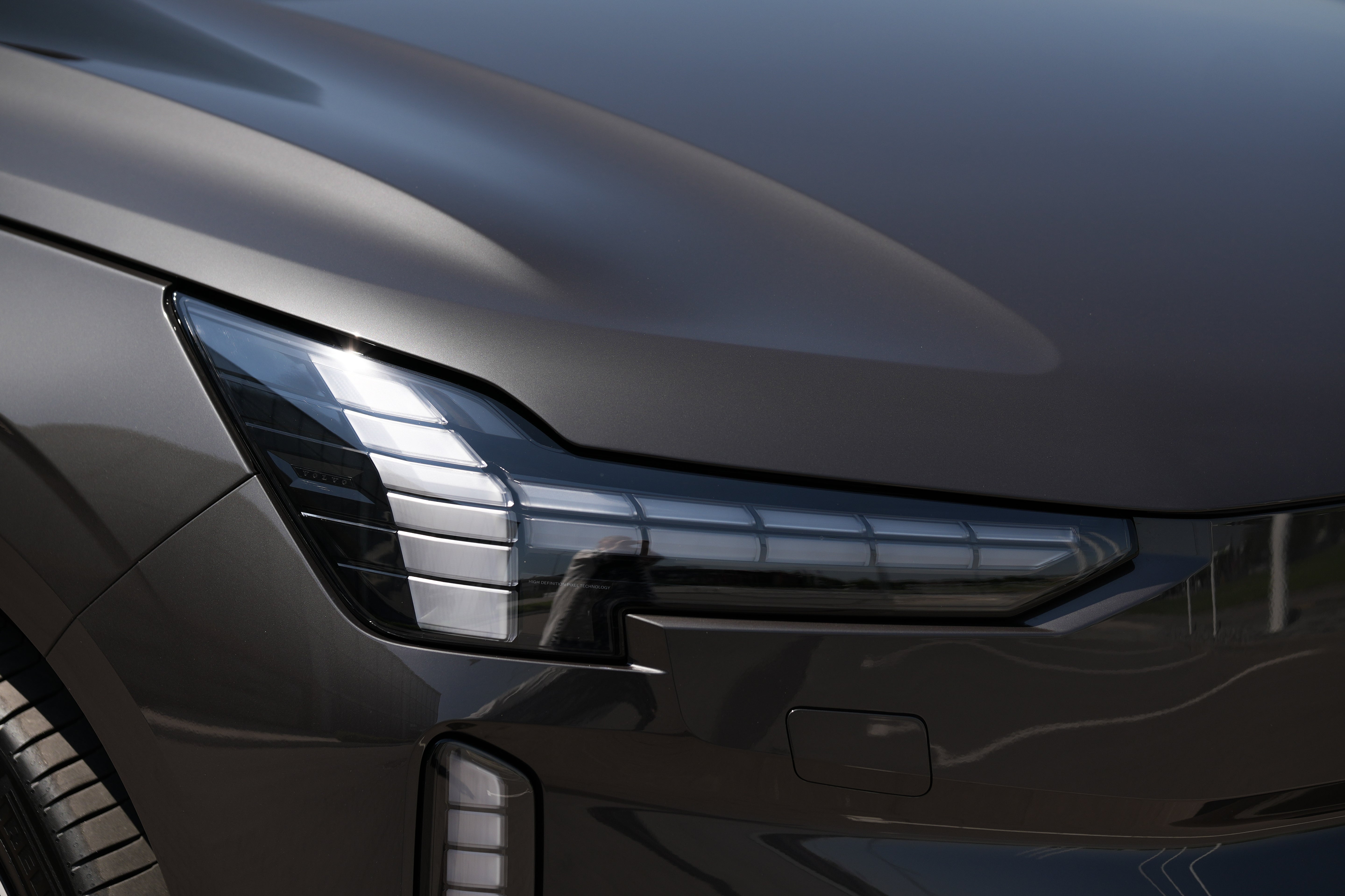 Volvo EX90 Ultra Platinum Grey 2025