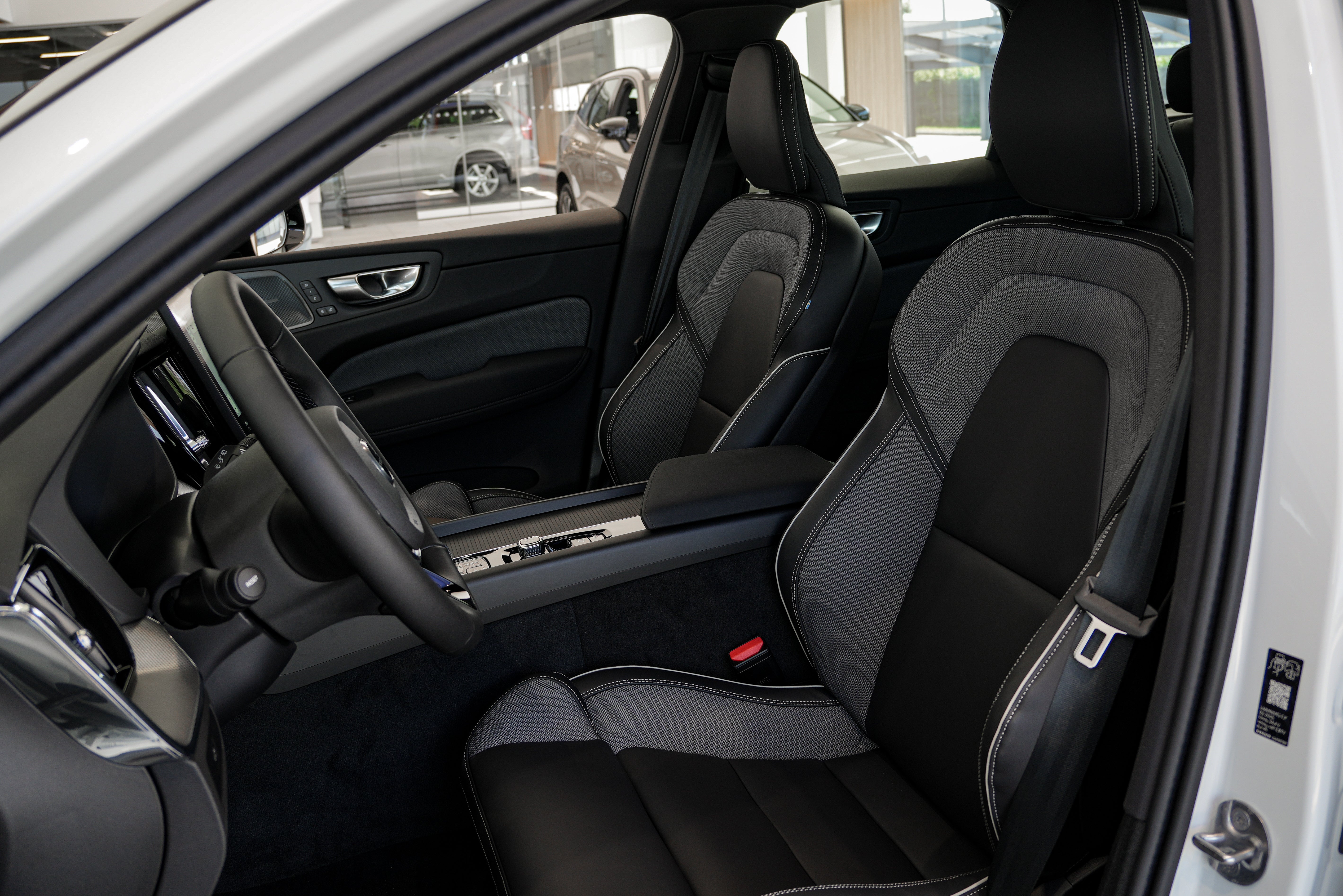 Volvo XC60 2025 B5 Plus Black Edition