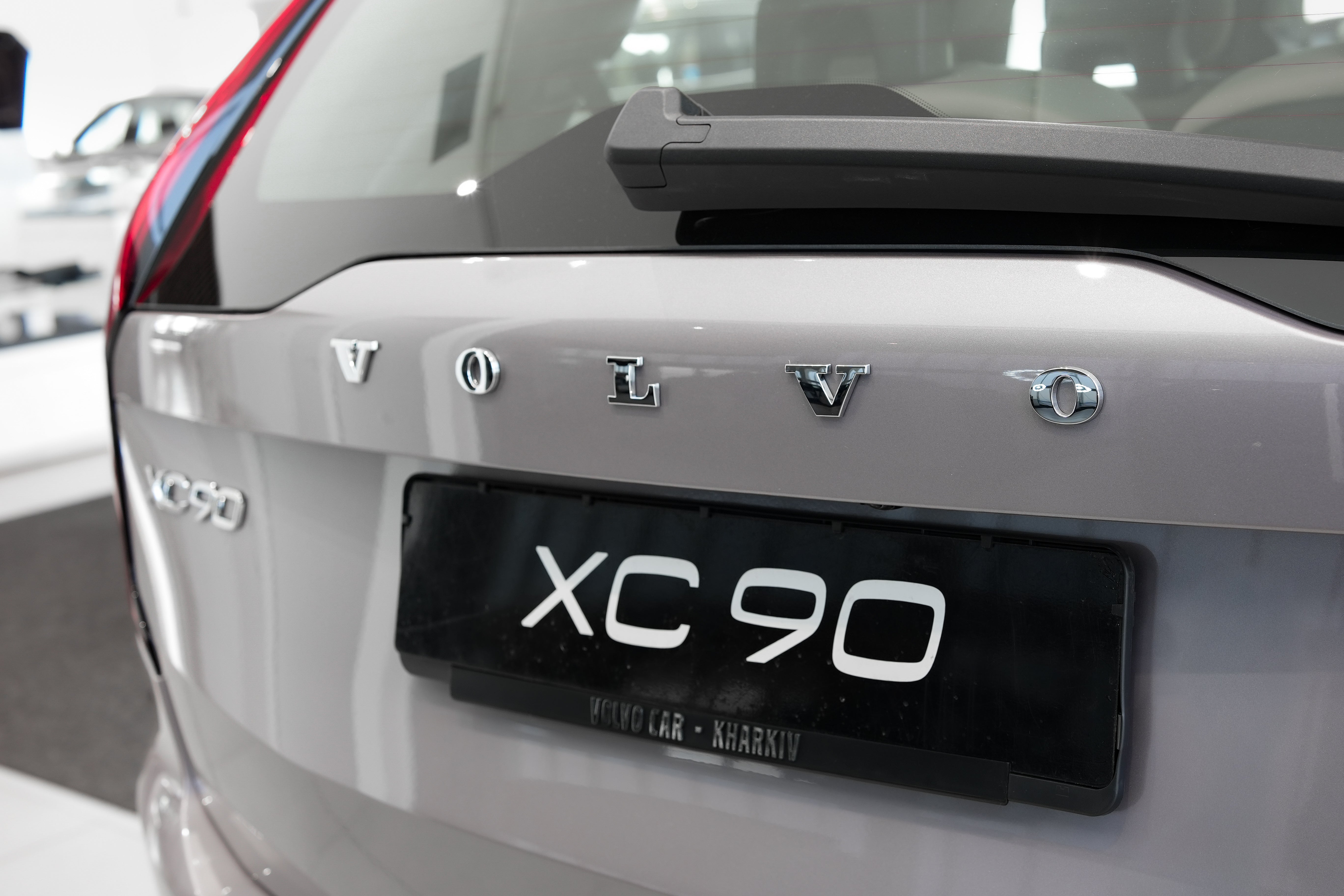 Volvo XC90 B5 Core Aurora Silver