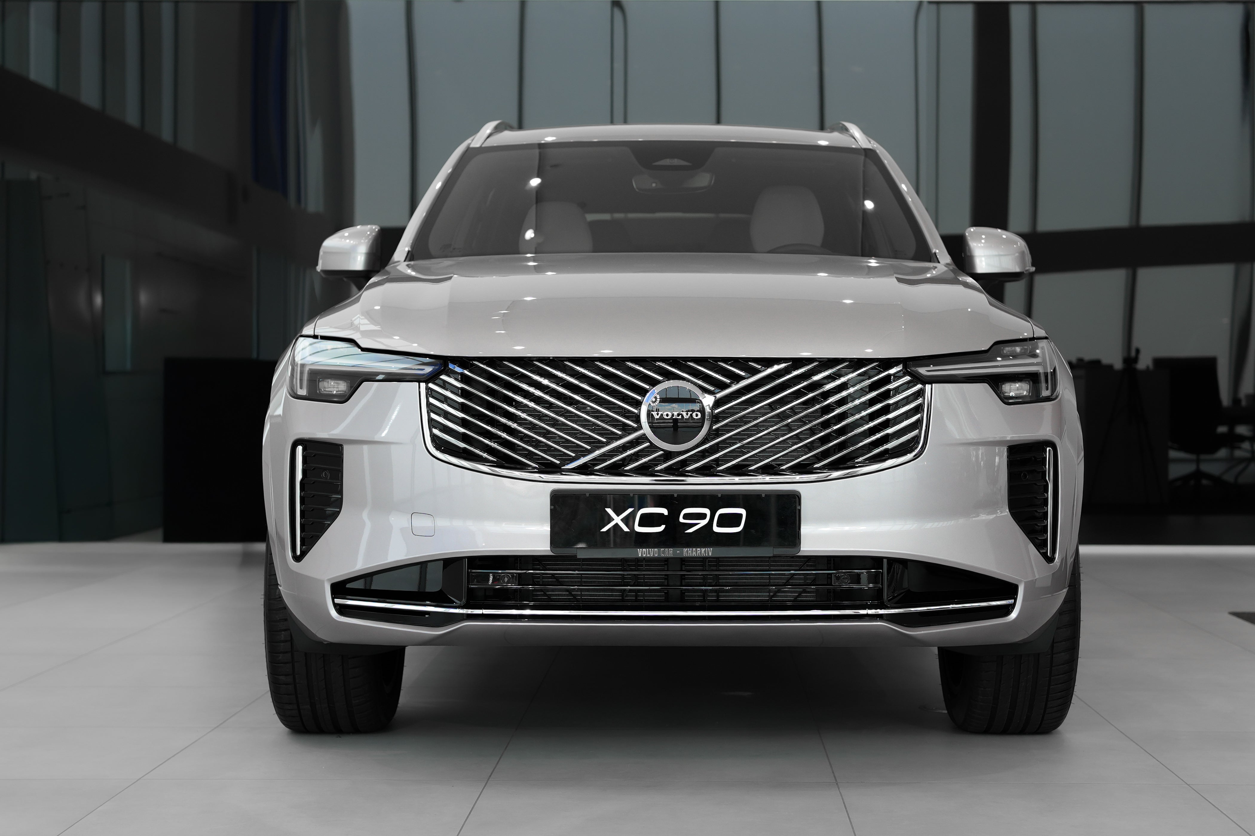 Volvo XC90 B5 Core Aurora Silver