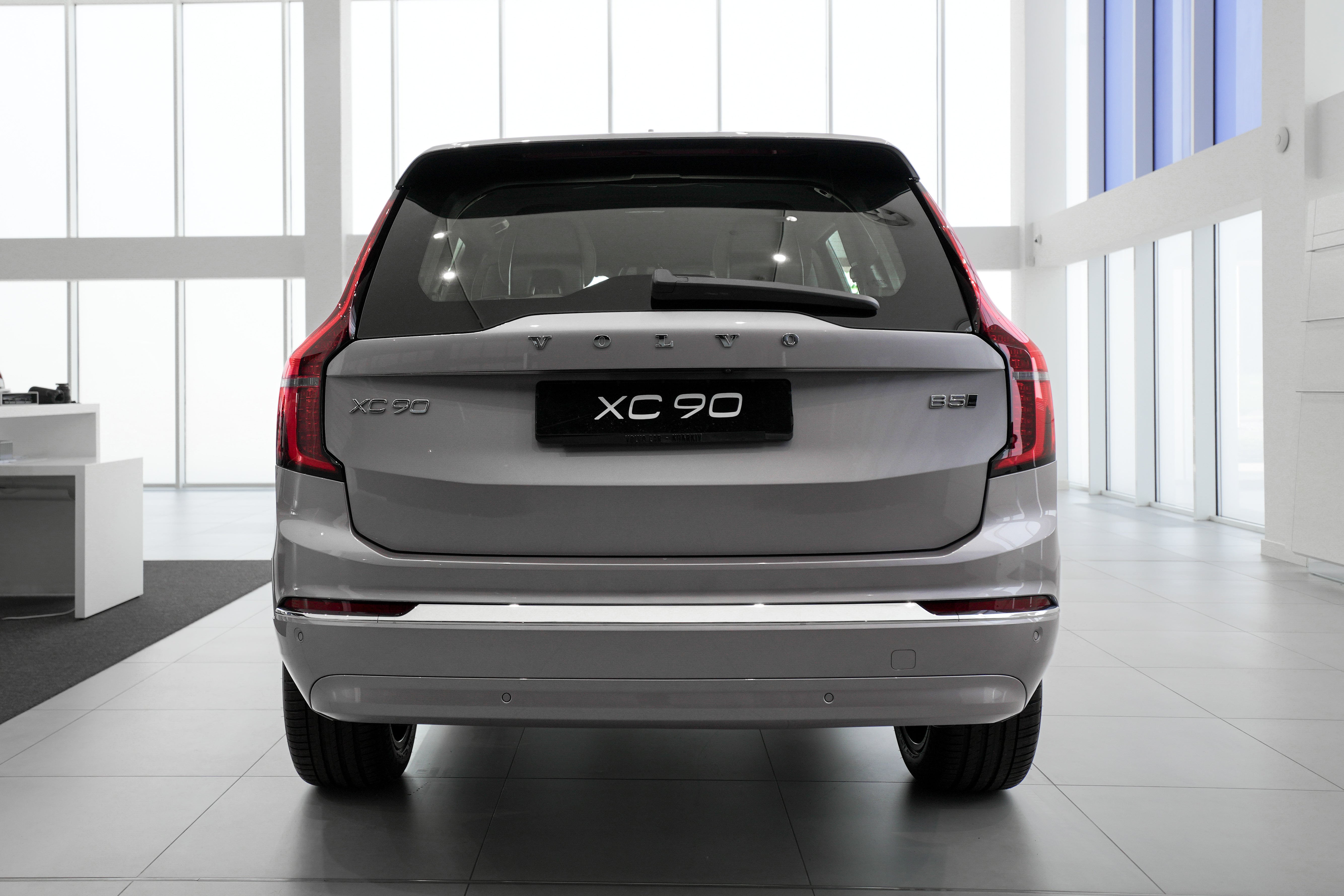 Volvo XC90 B5 Core Aurora Silver
