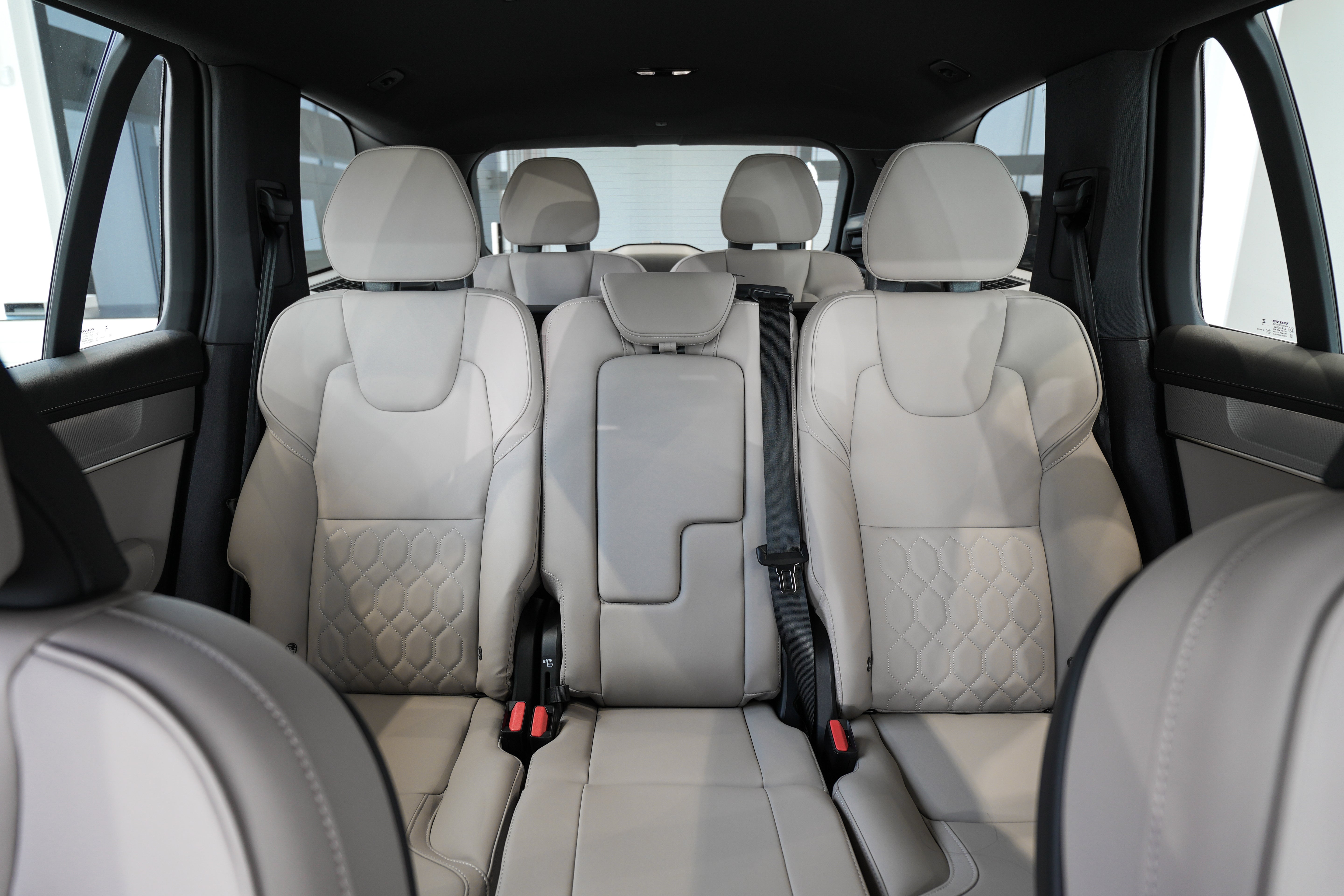 Volvo XC90 B5 Core Aurora Silver