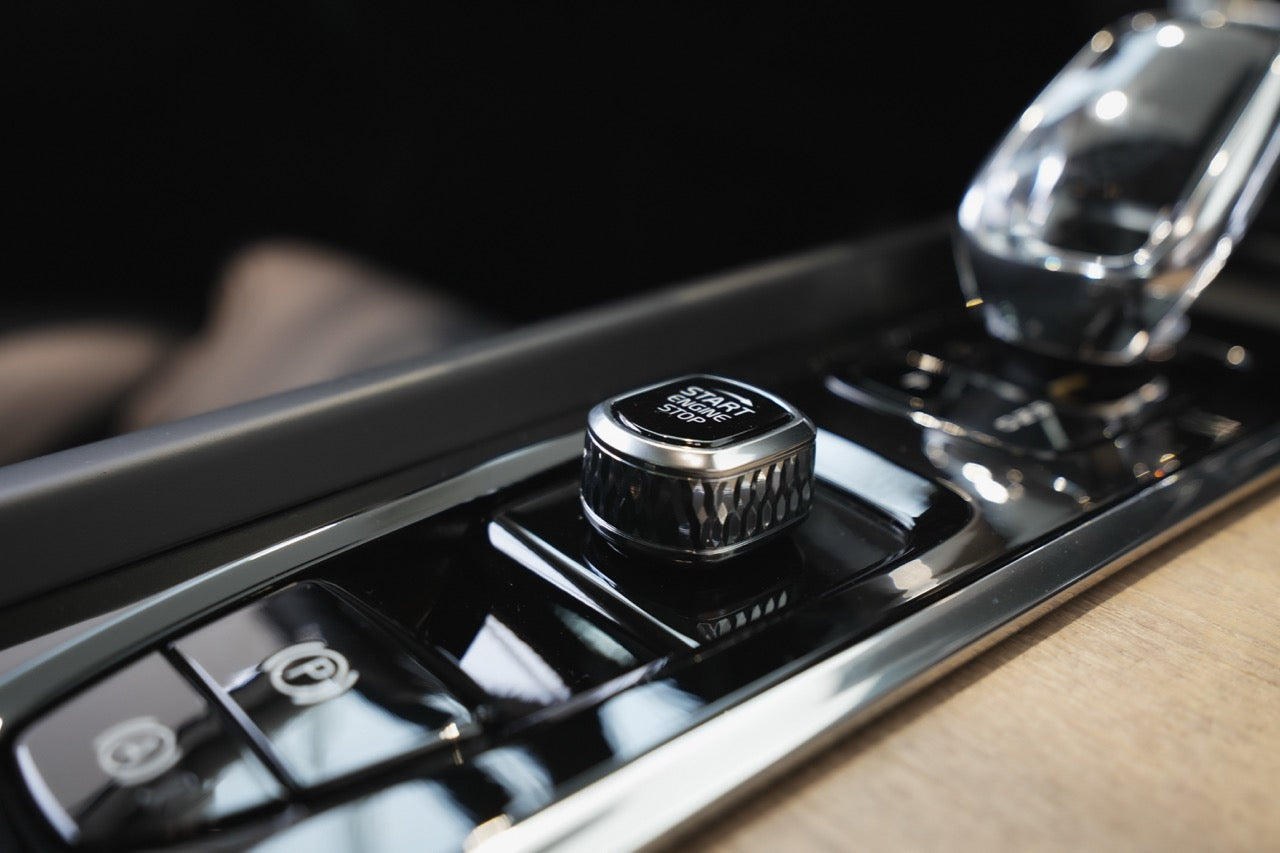 Volvo XC60 2025 B5 Ultra Dark Mulberry