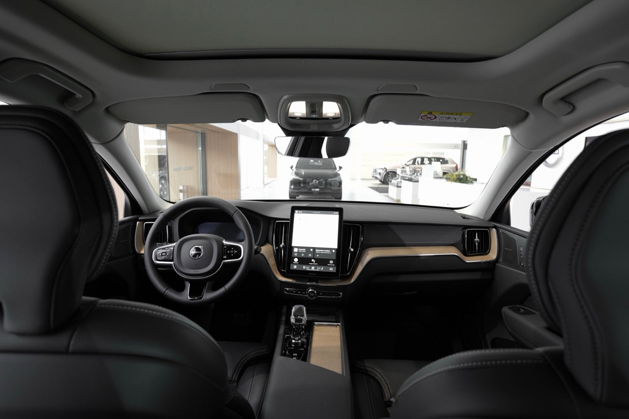 Volvo XC60 2025 B5 Ultra Dark Mulberry