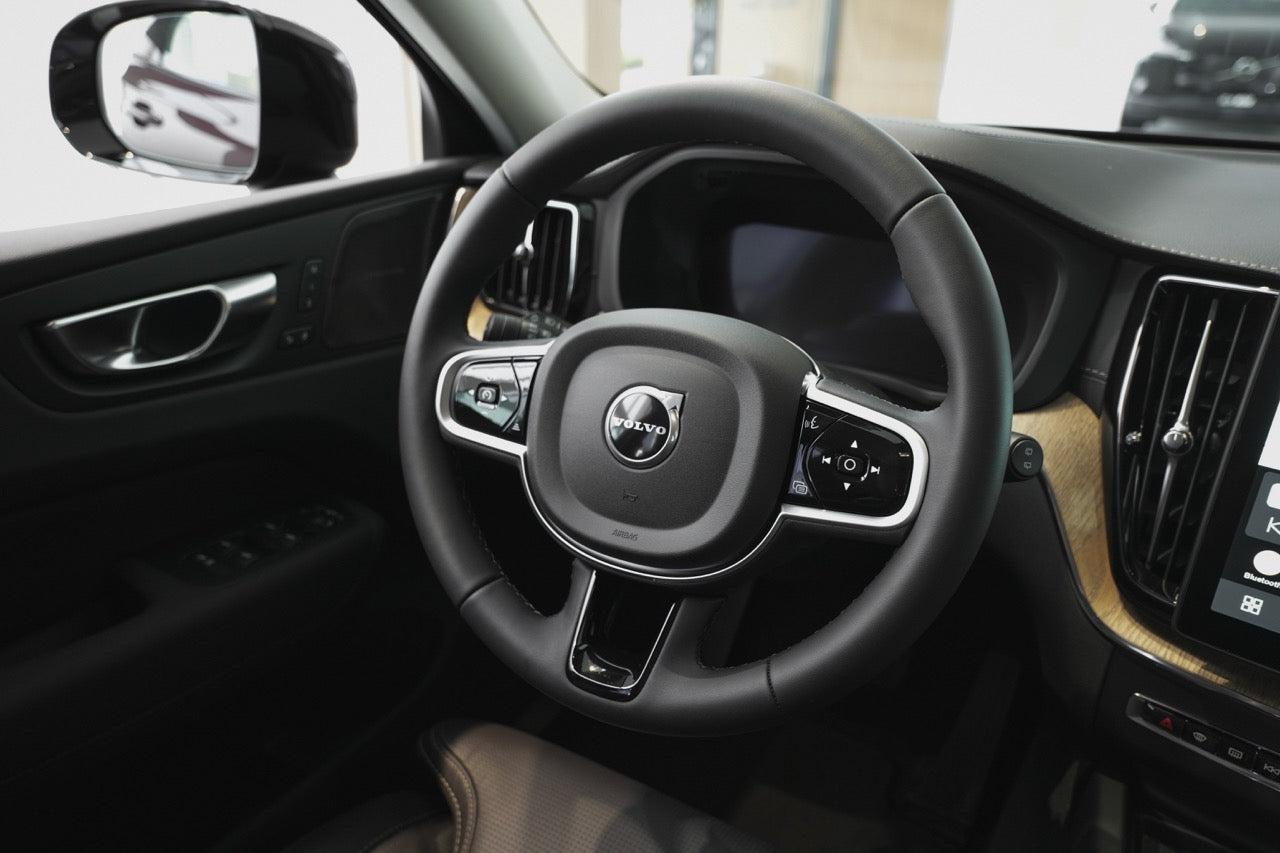 Volvo XC60 2025 B5 Ultra Dark Mulberry