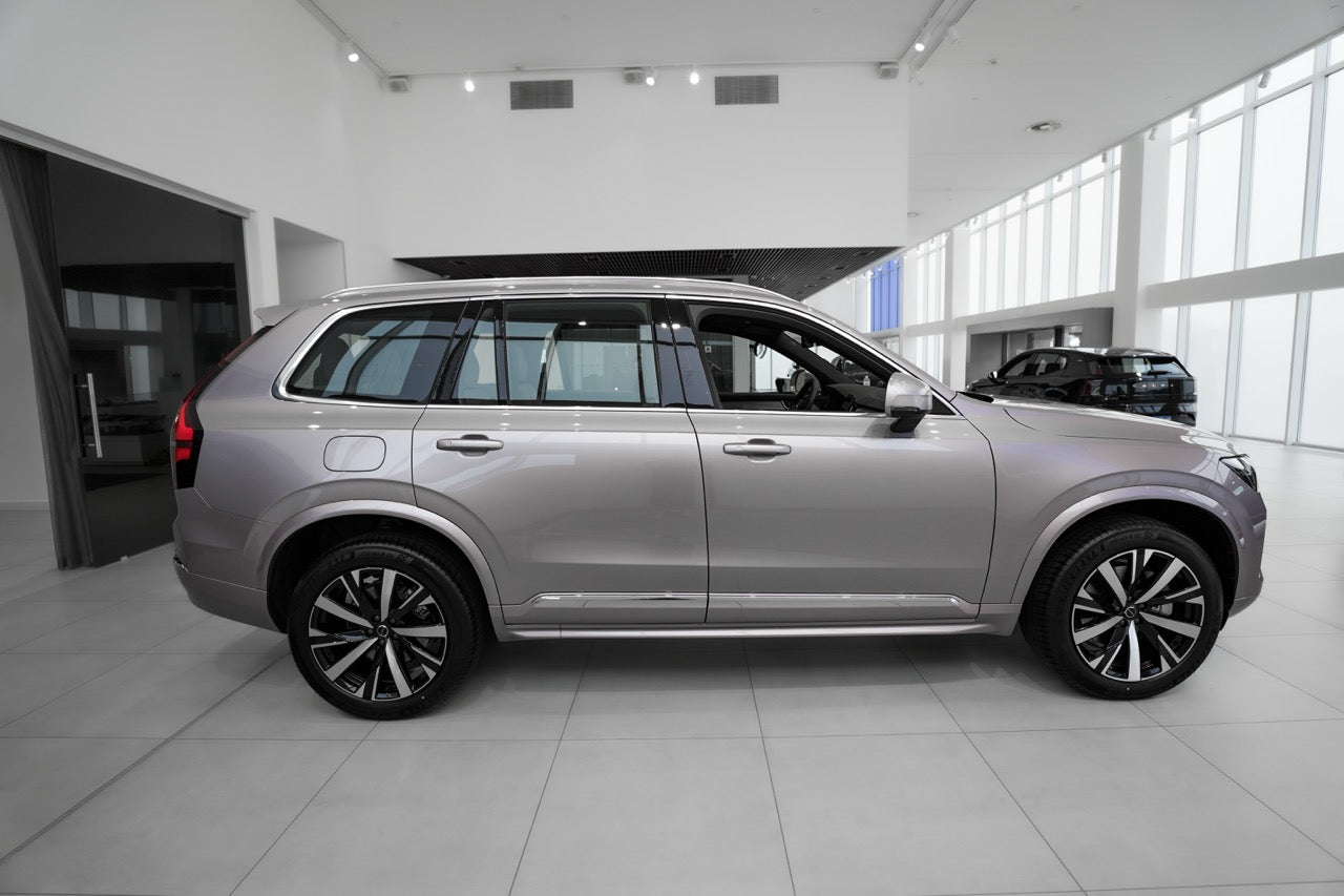 Volvo XC90 B5 Core Aurora Silver