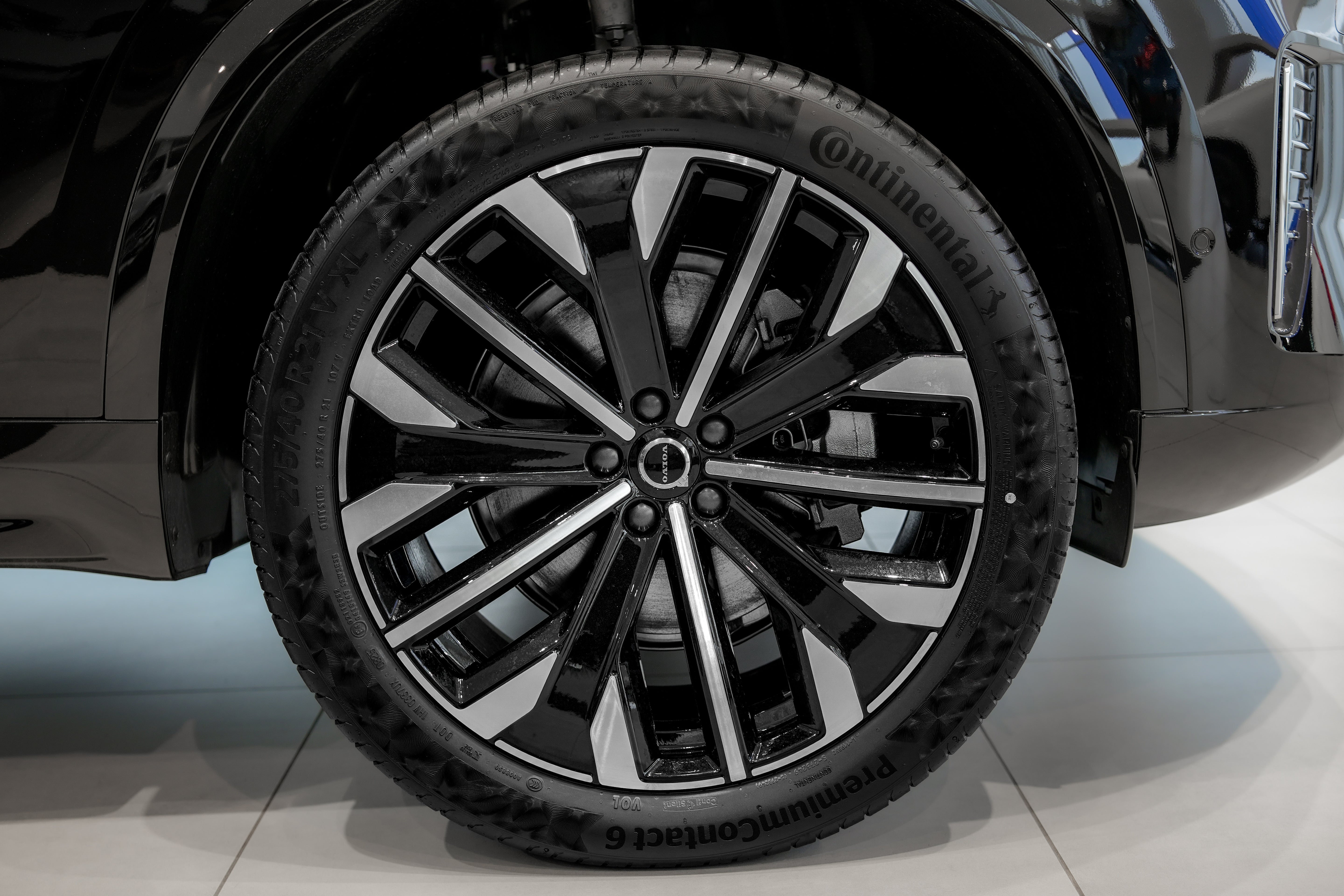 Volvo XC90 B5 Plus Bright Onyx Black