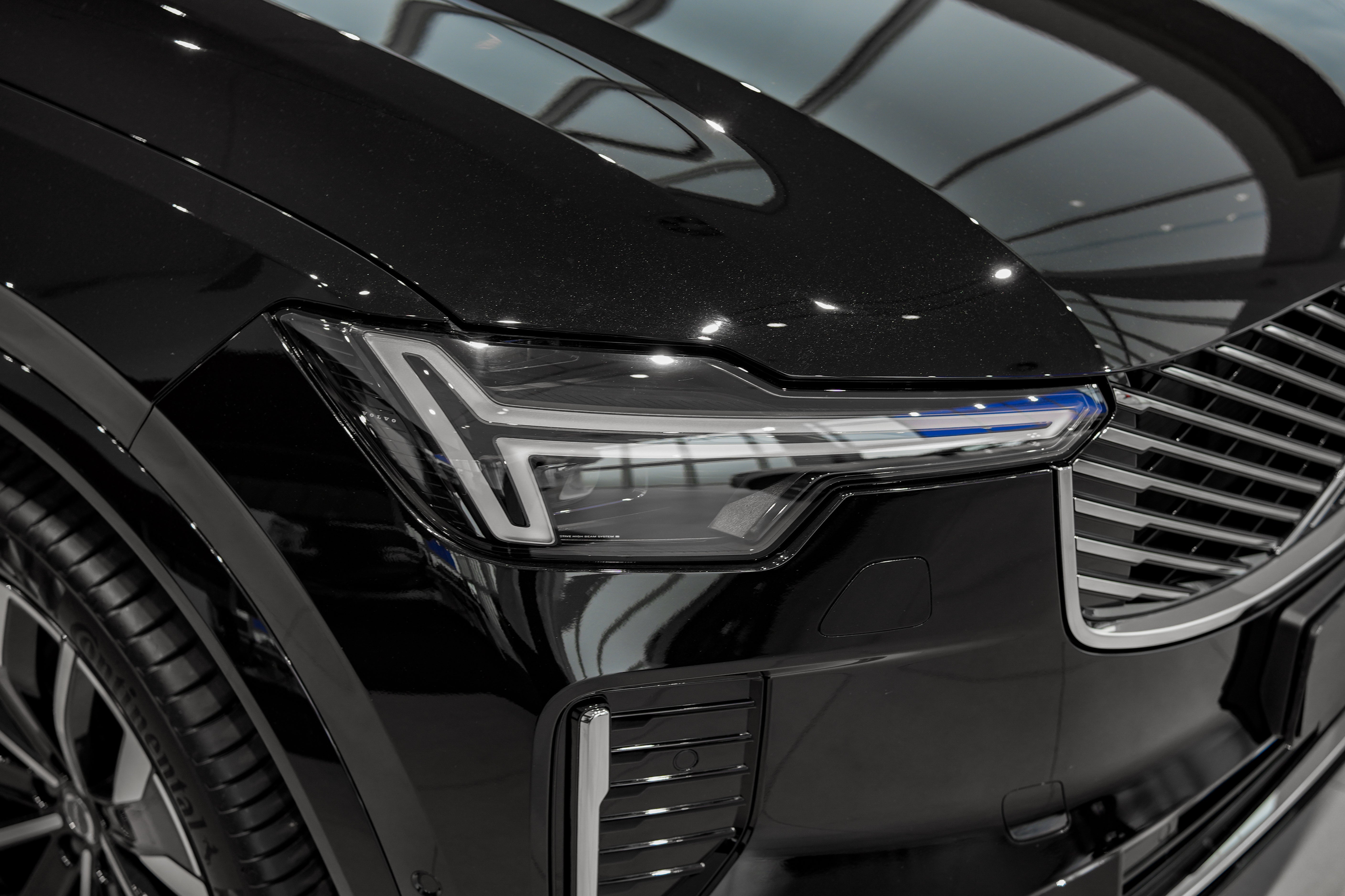 Volvo XC90 B5 Plus Bright Onyx Black