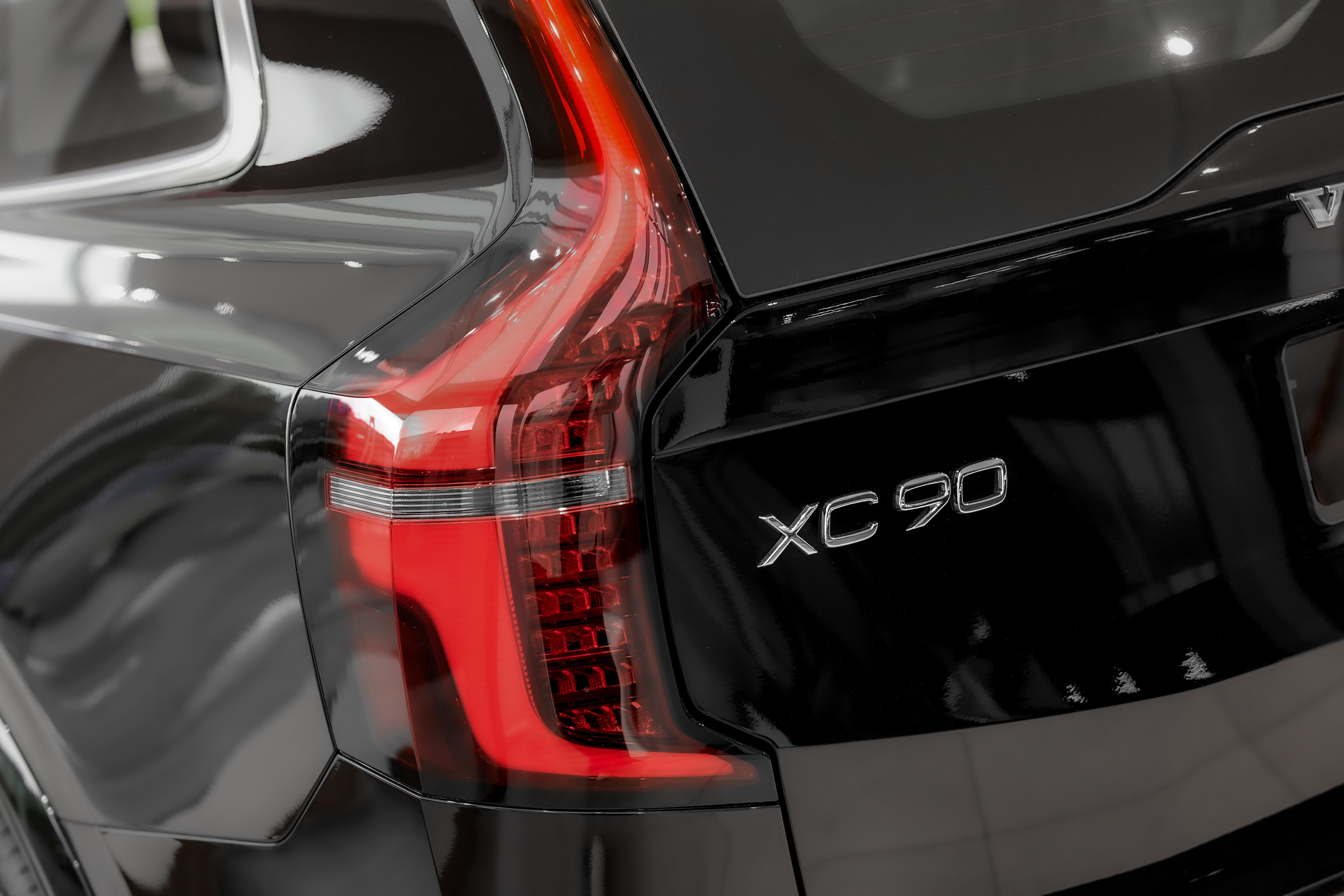 Volvo XC90 B5 Plus Bright Onyx Black