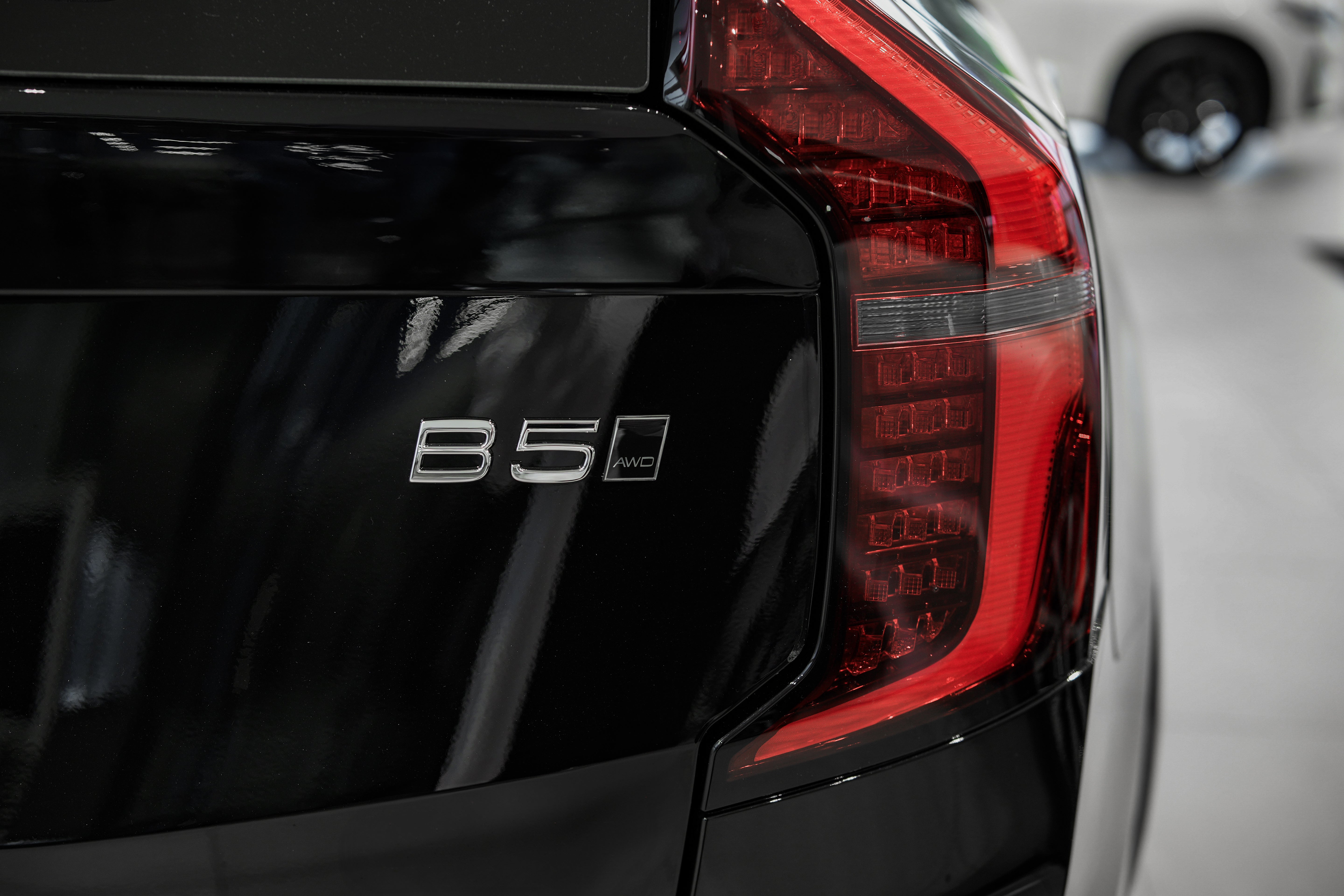 Volvo XC90 B5 Plus Bright Onyx Black