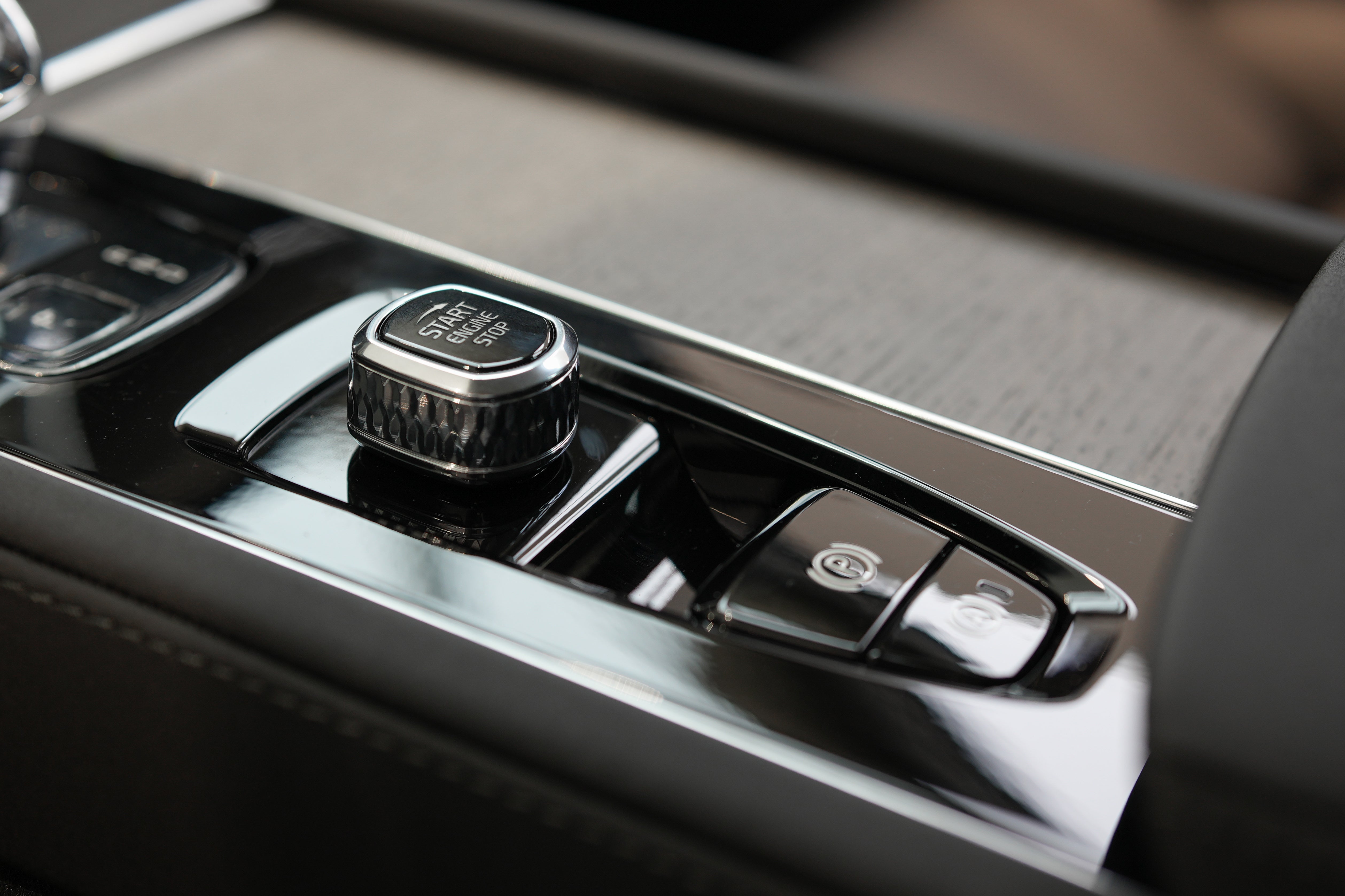 Volvo XC90 B5 Plus Bright Onyx Black