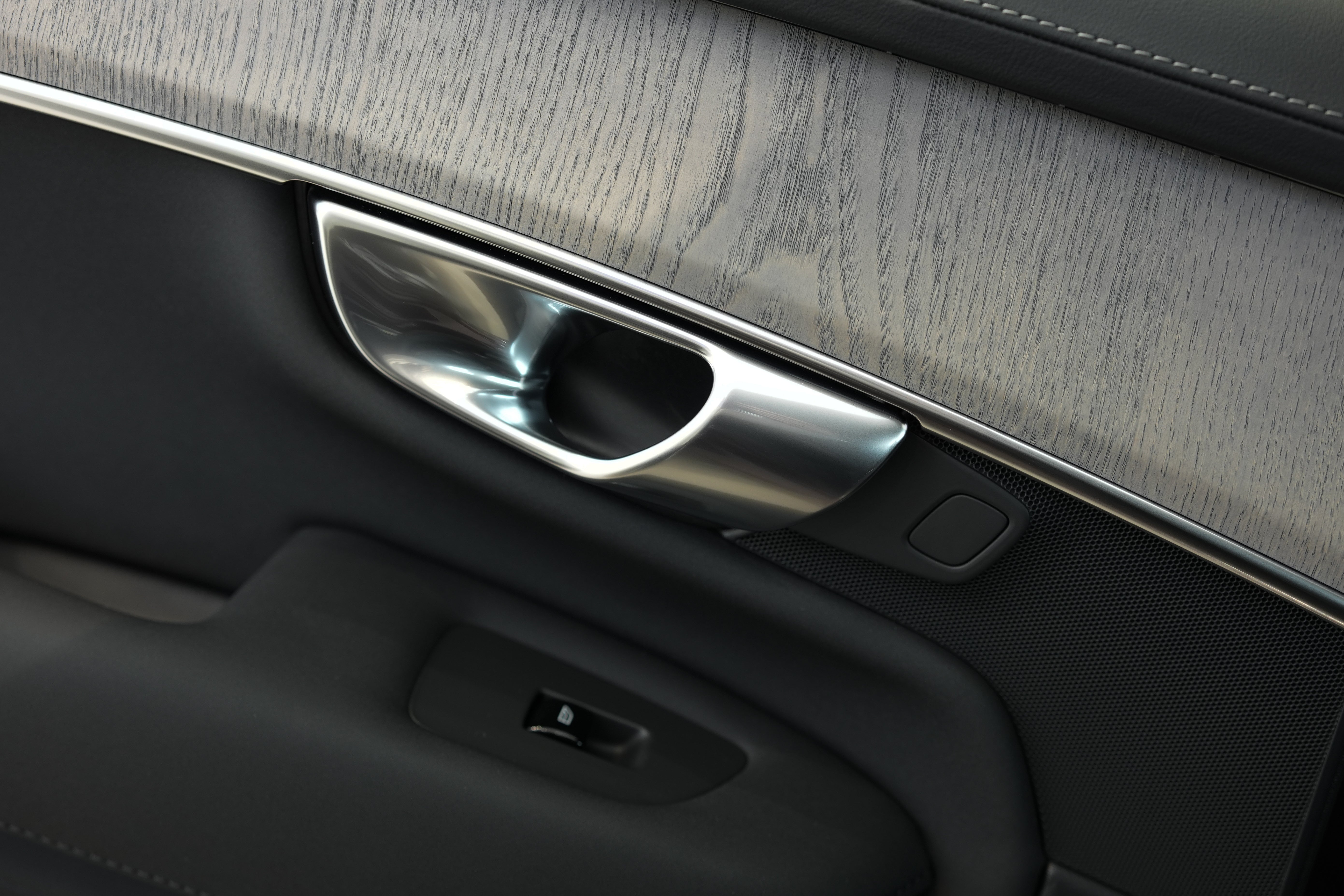 Volvo XC90 B5 Plus Bright Onyx Black
