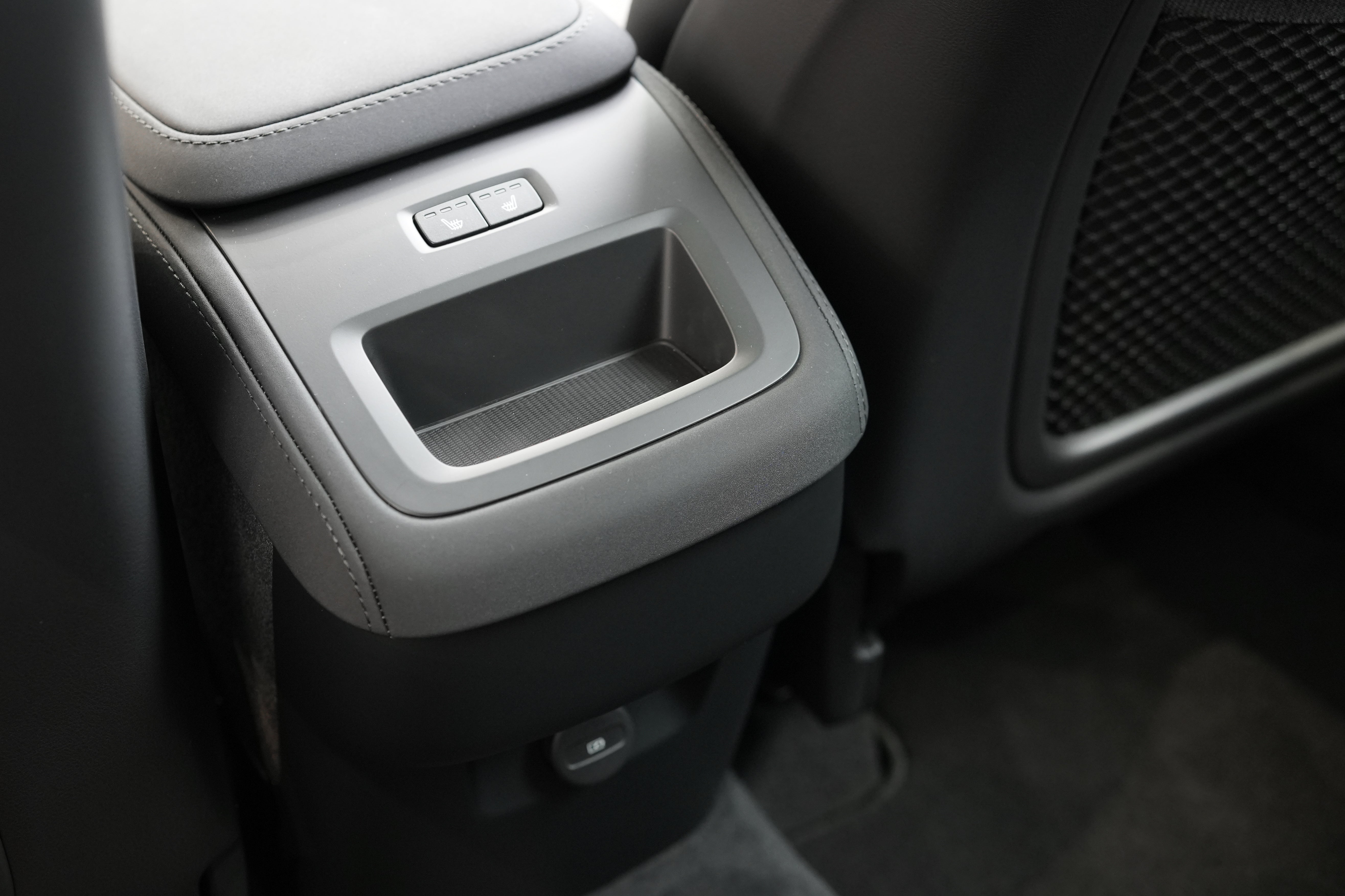 Volvo XC90 B5 Plus Bright Onyx Black
