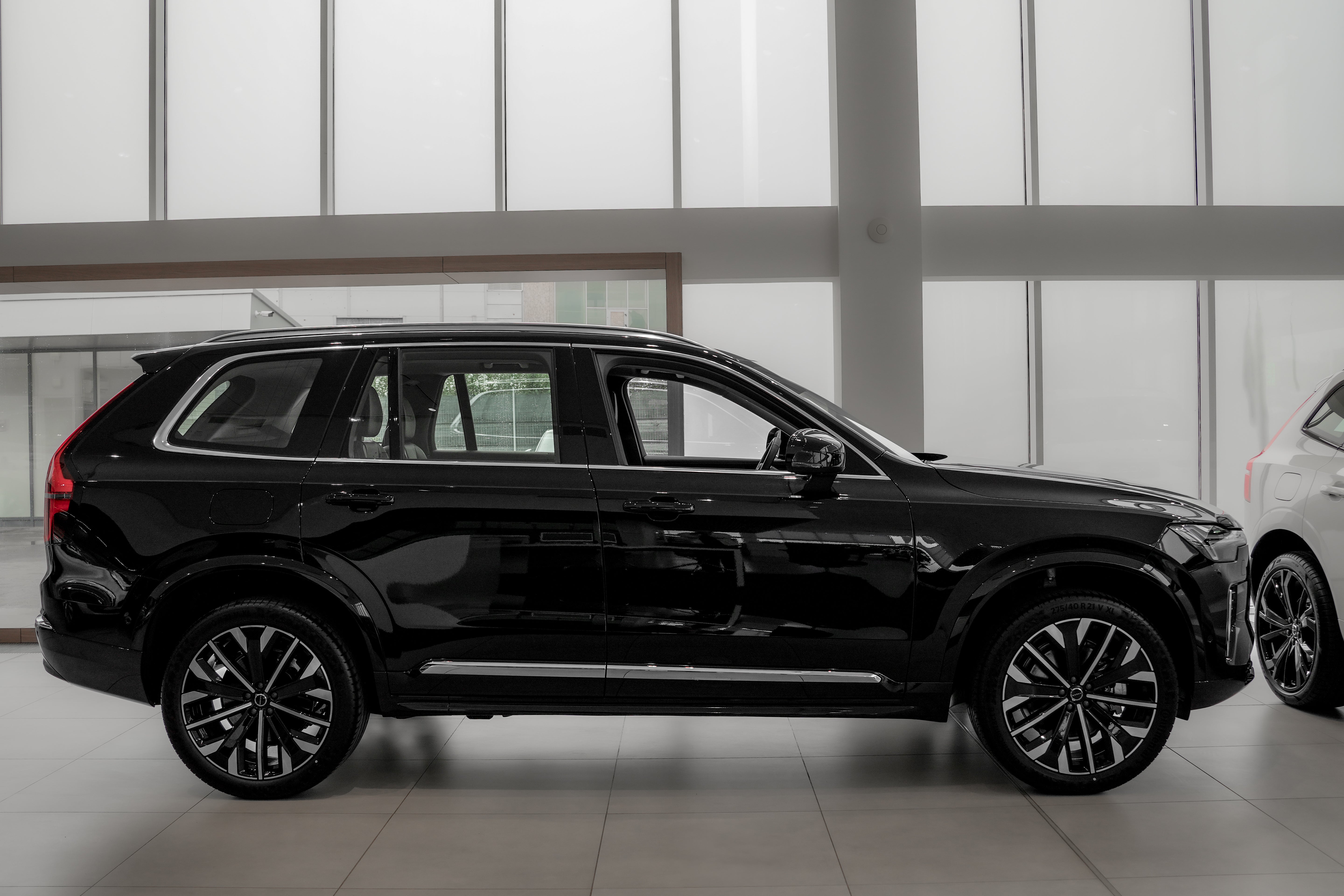 Volvo XC90 B5 Plus Bright Onyx Black