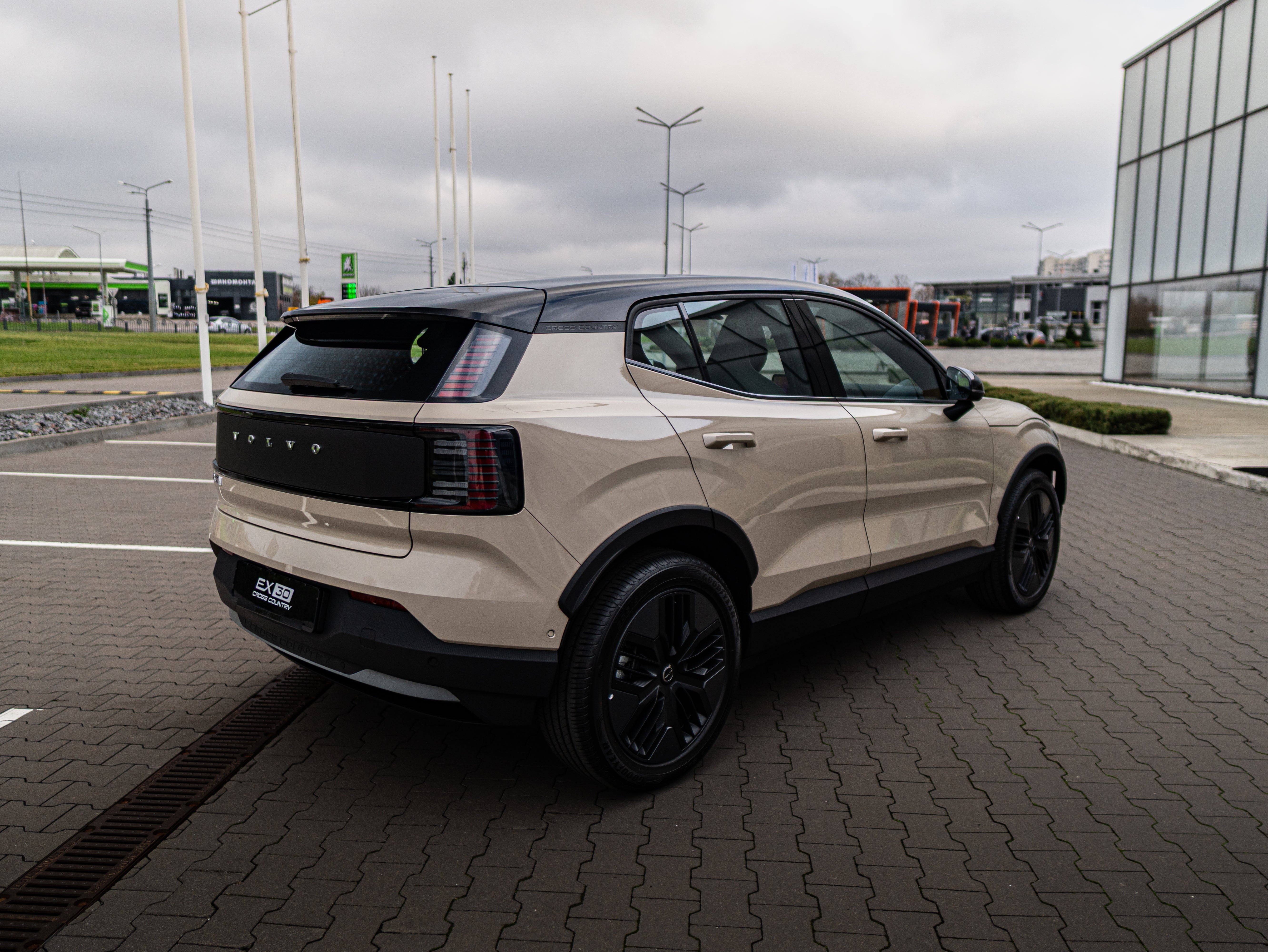 Volvo EX30 Cross Country Ultra - Sand Dune