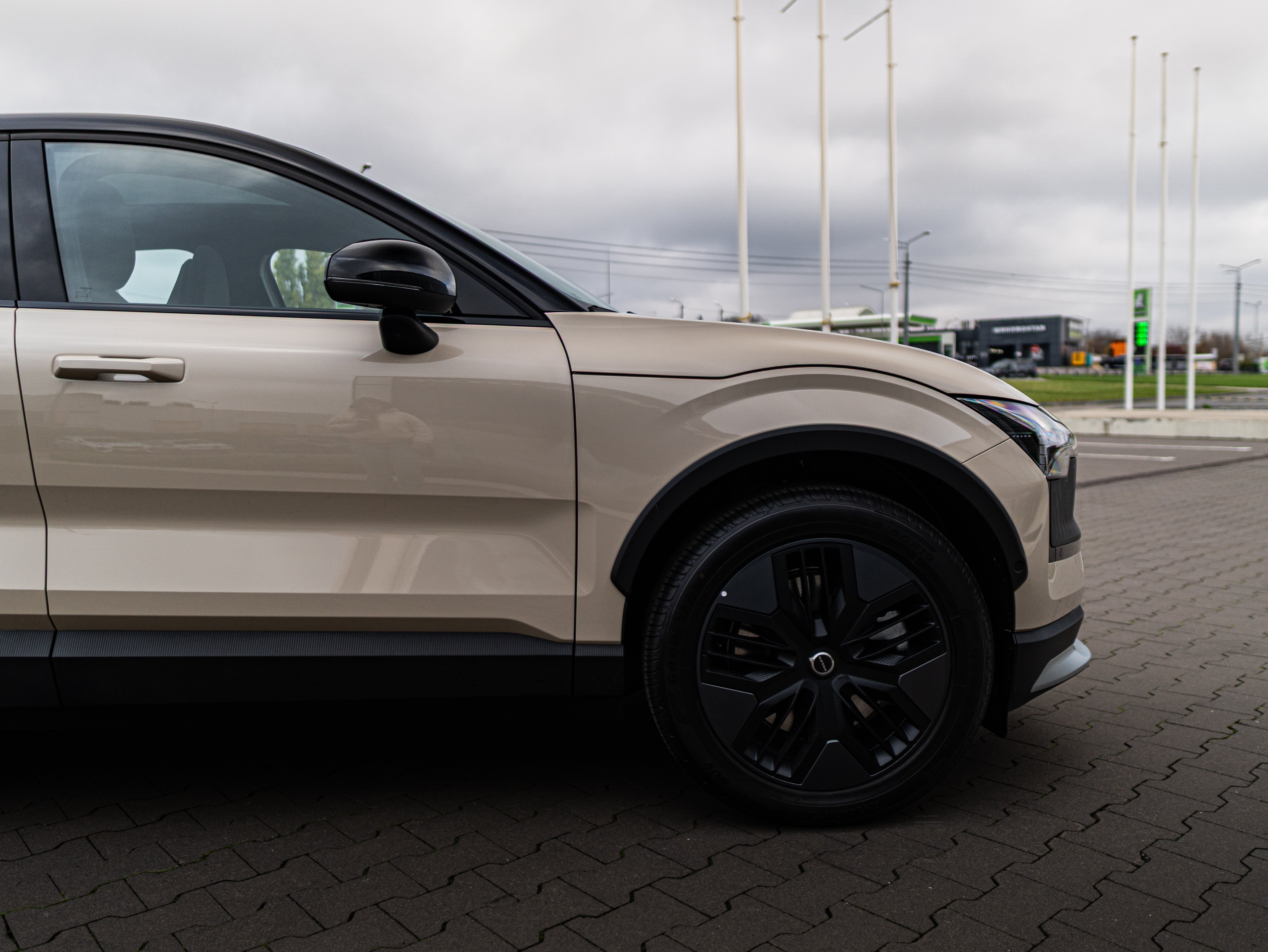 Volvo EX30 Cross Country Ultra - Sand Dune