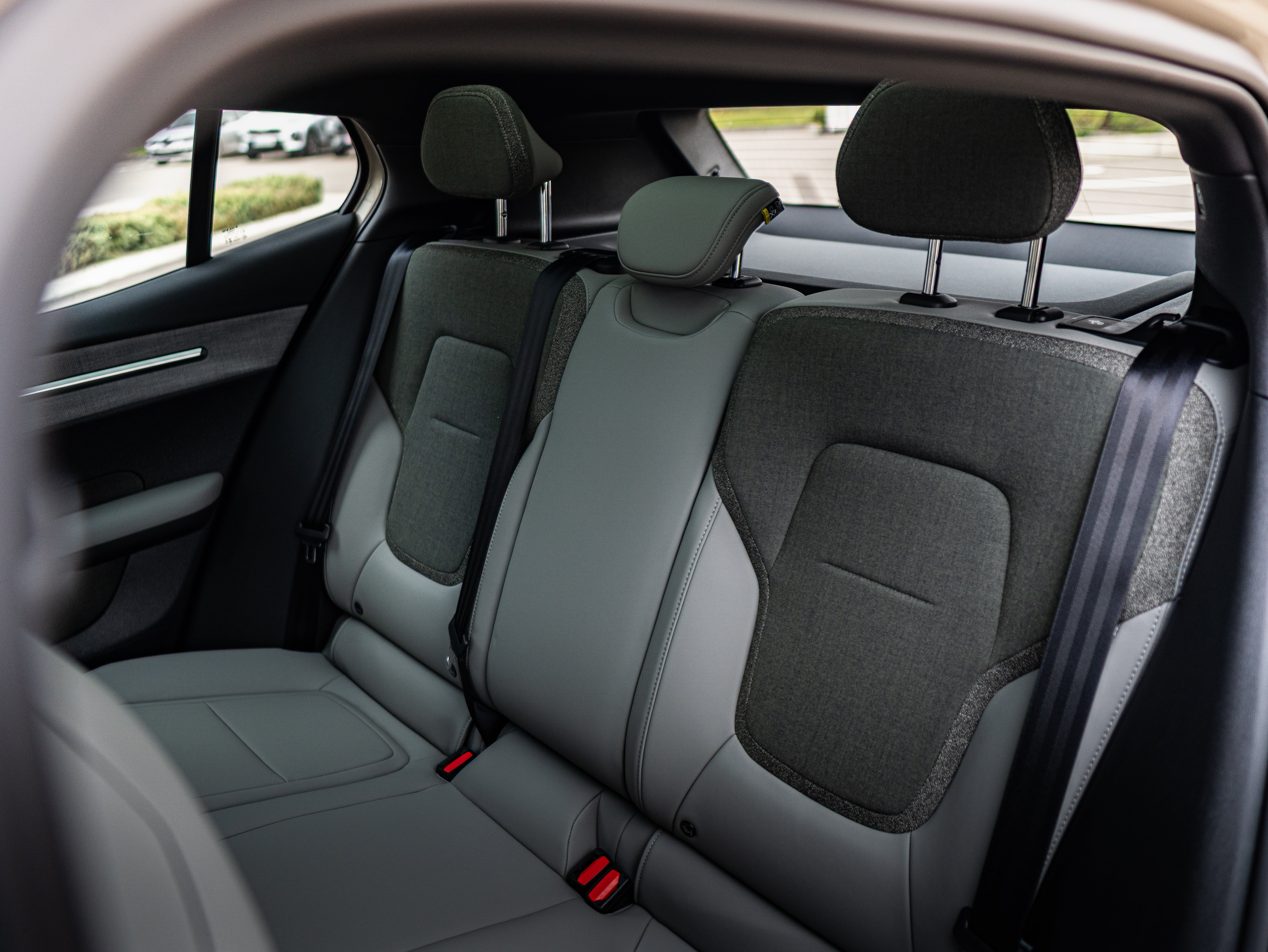 Volvo EX30 Cross Country Ultra - Sand Dune