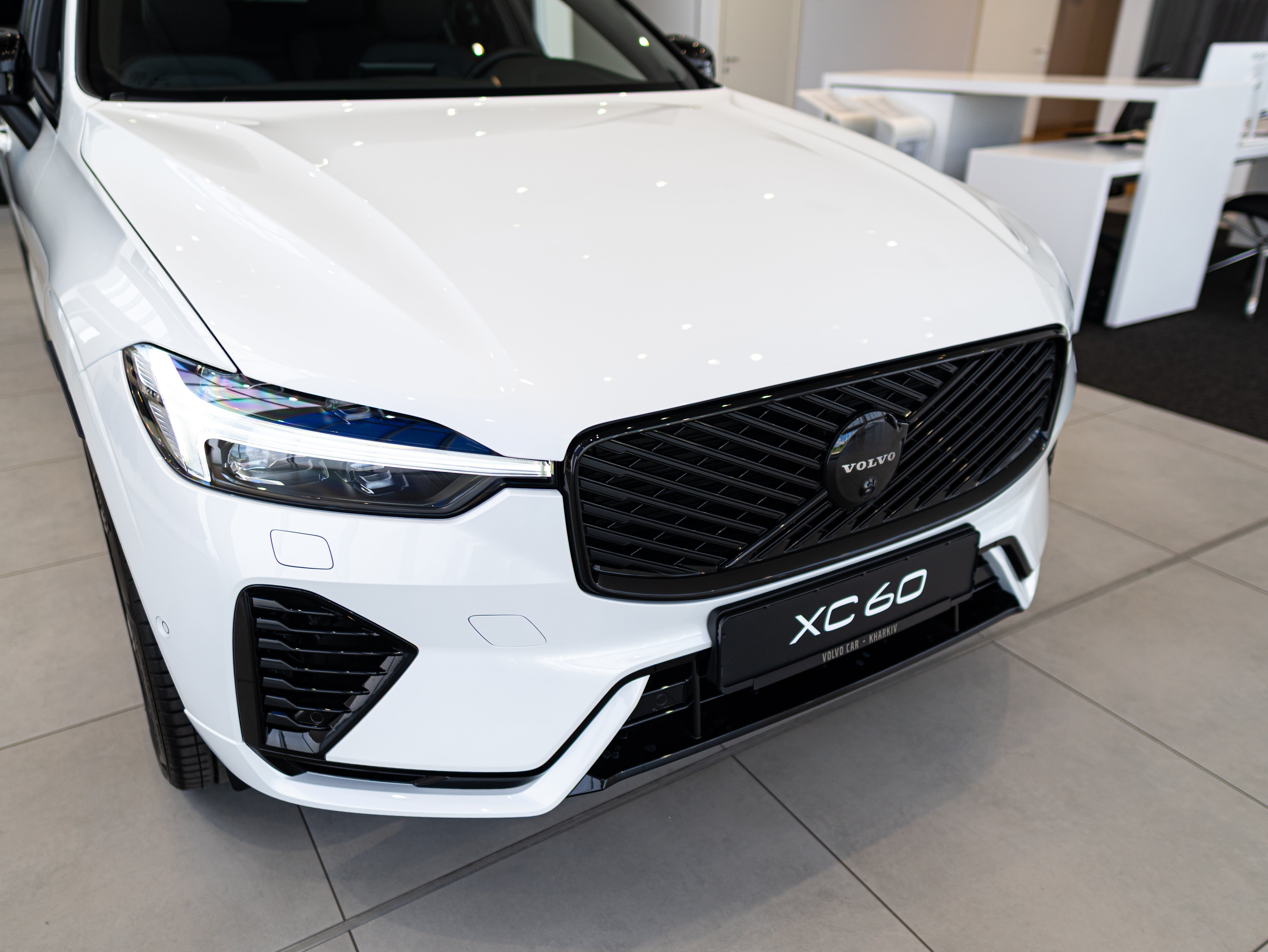Volvo XC60 T8 Plus Black Edition Crystal White - Charcoal/Leabr3/Charc/Spo