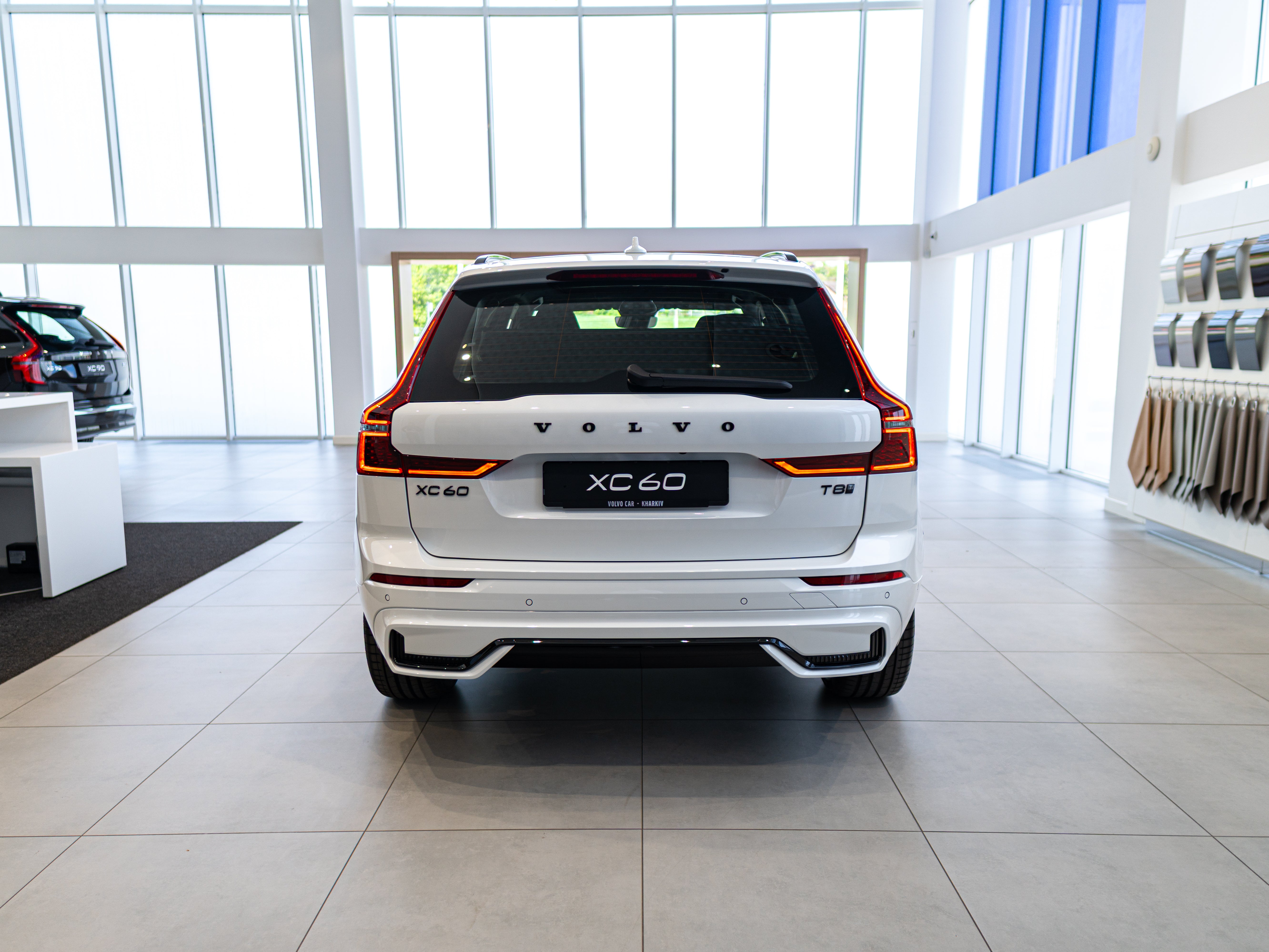 Volvo XC60 T8 Plus Black Edition Crystal White - Charcoal/Leabr3/Charc/Spo