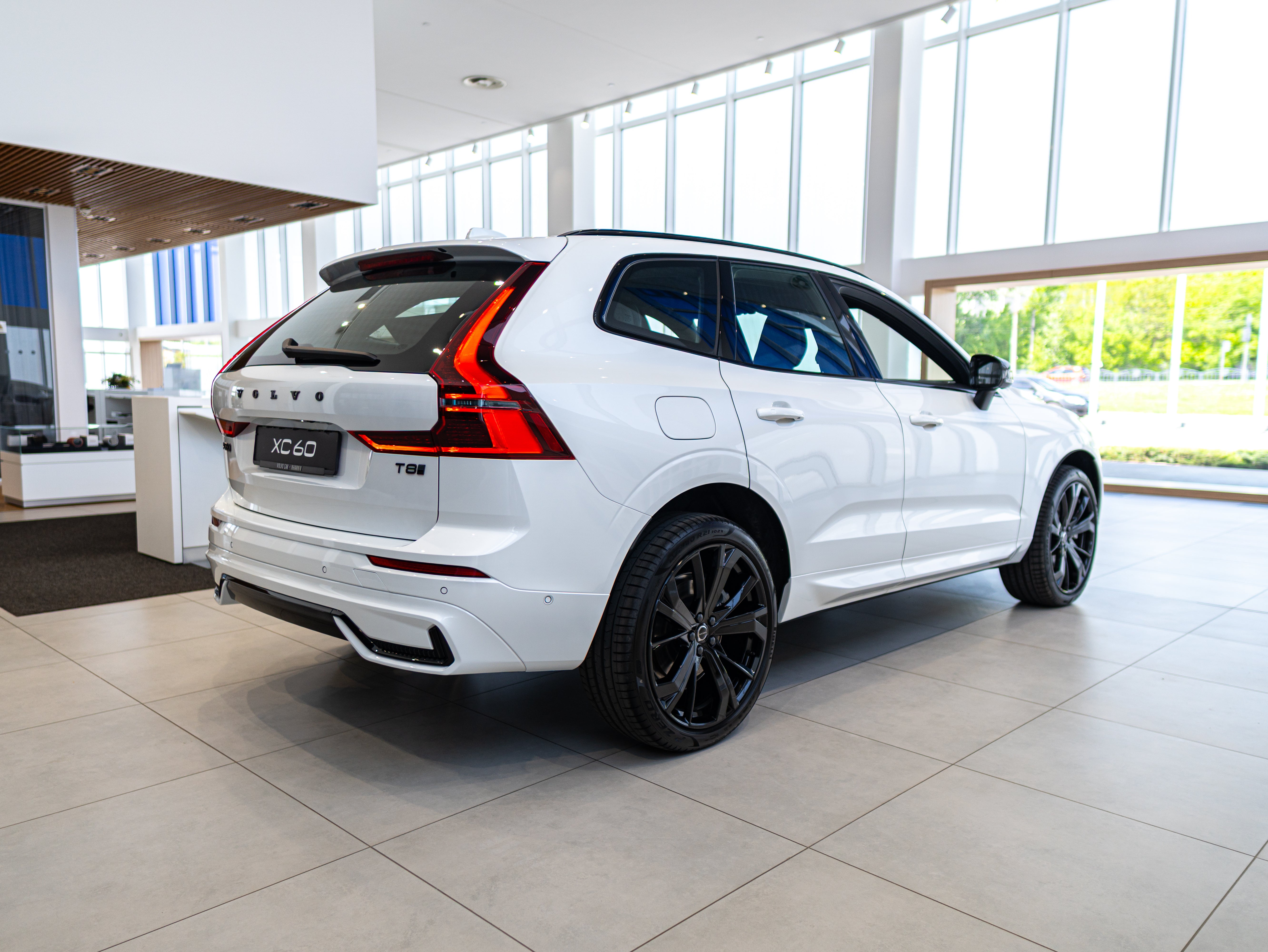 Volvo XC60 T8 Plus Black Edition Crystal White - Charcoal/Leabr3/Charc/Spo