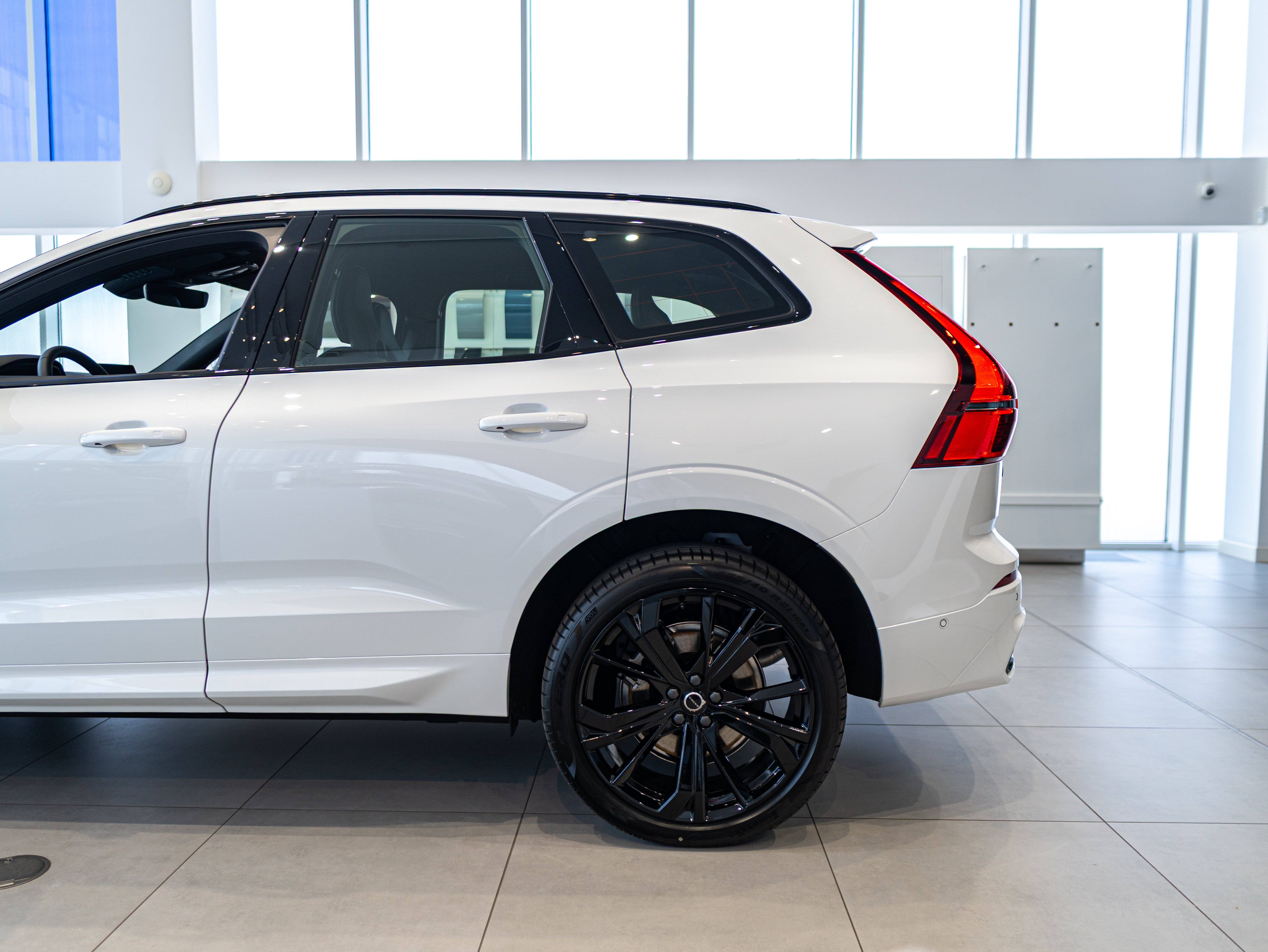 Volvo XC60 T8 Plus Black Edition Crystal White - Charcoal/Leabr3/Charc/Spo