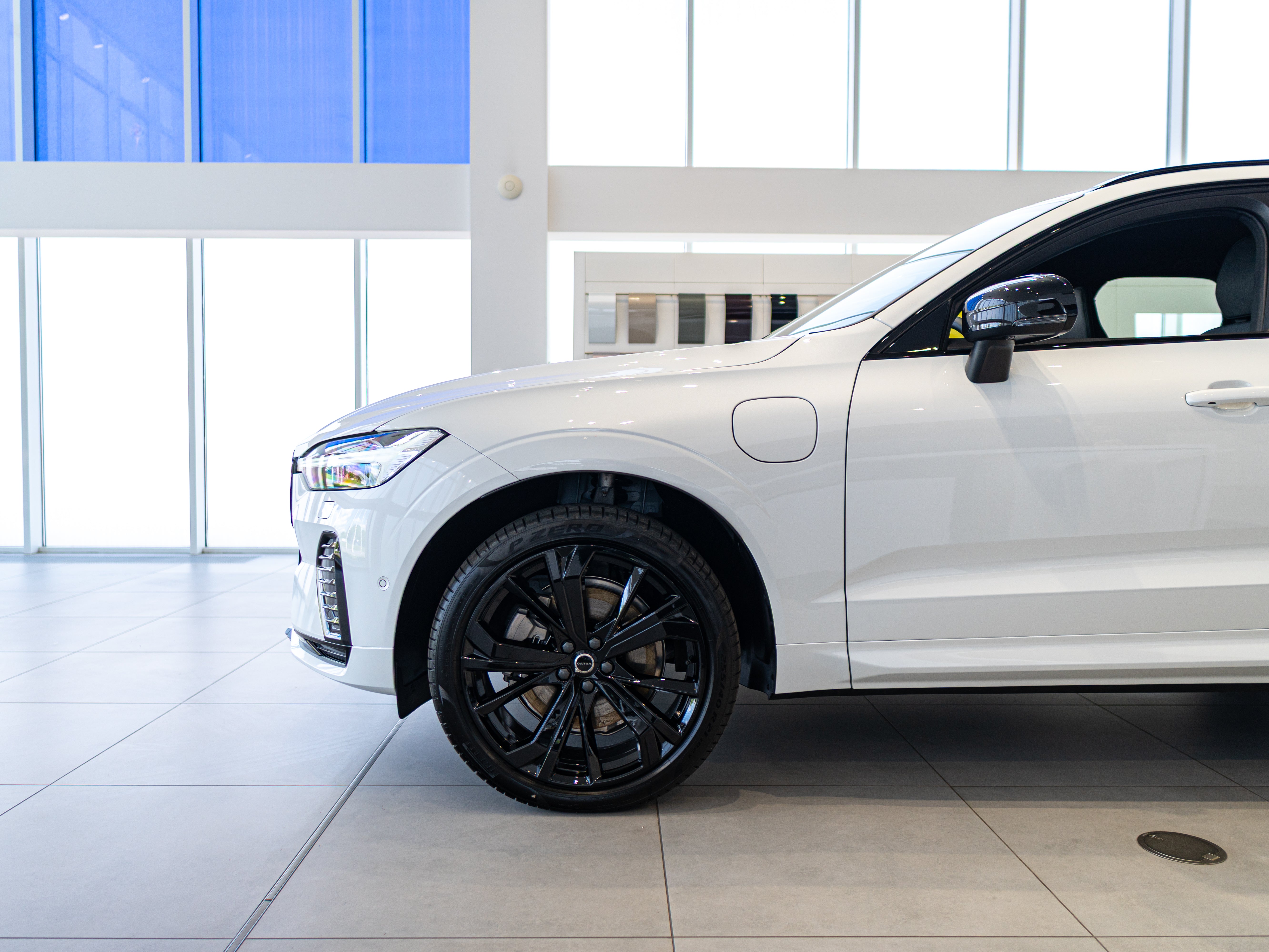 Volvo XC60 T8 Plus Black Edition Crystal White - Charcoal/Leabr3/Charc/Spo