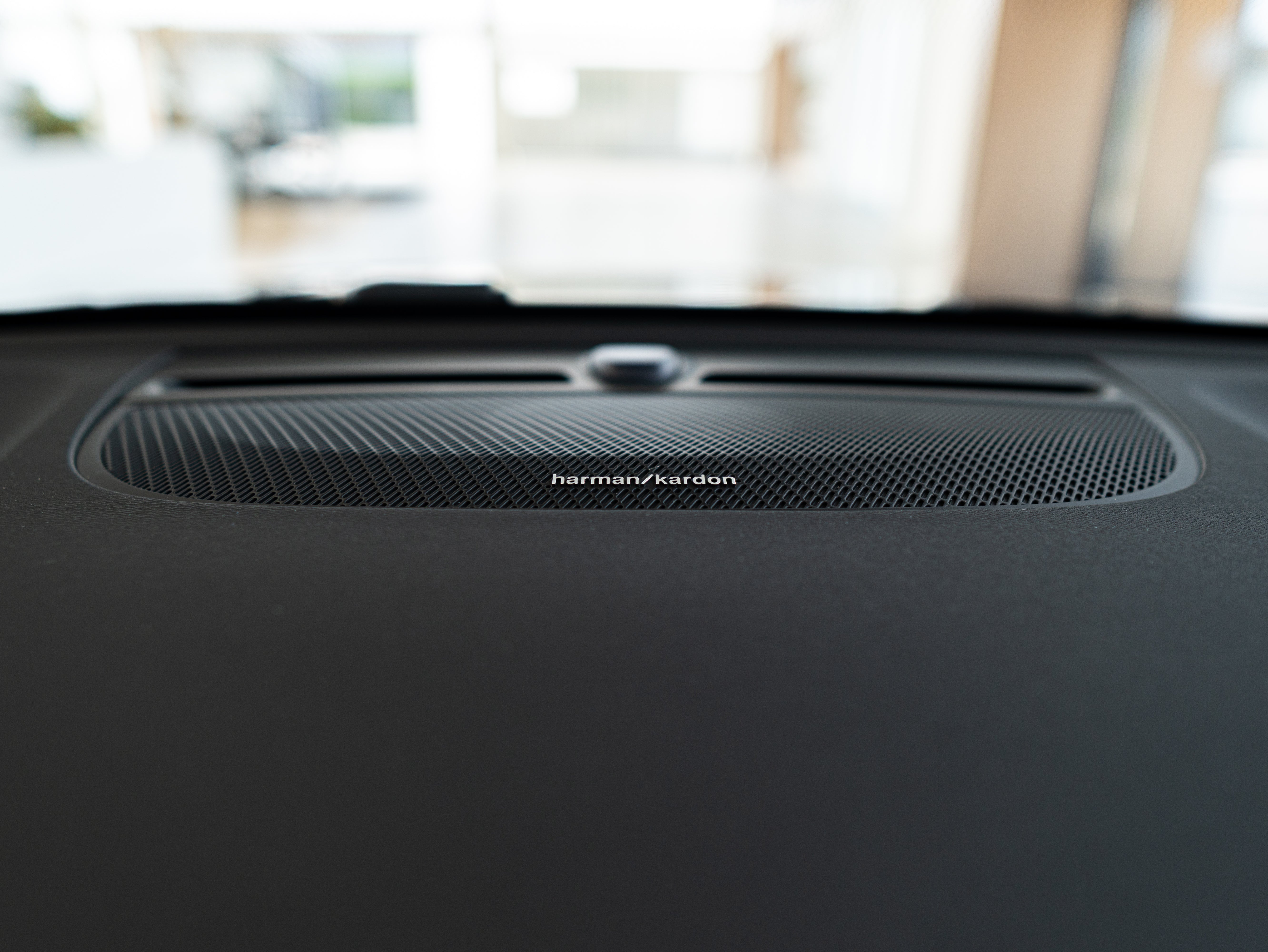Volvo XC40 B4 Plus Dark Denim Blue - Charcoal/Connect/Charcoal