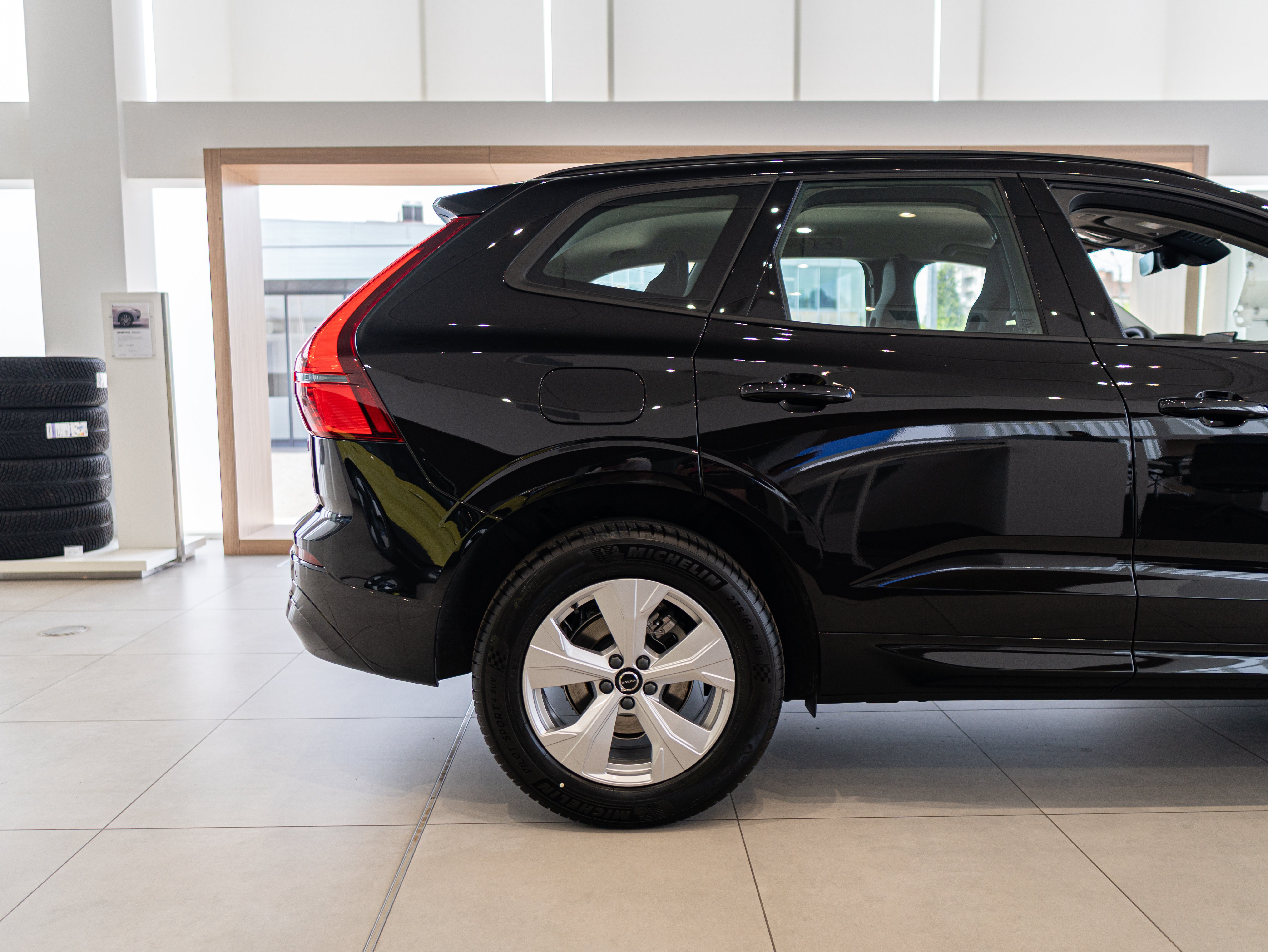 Volvo XC60 B5 Core Onyx Black - Charcoal/Vinyl5/Charcoal 2026