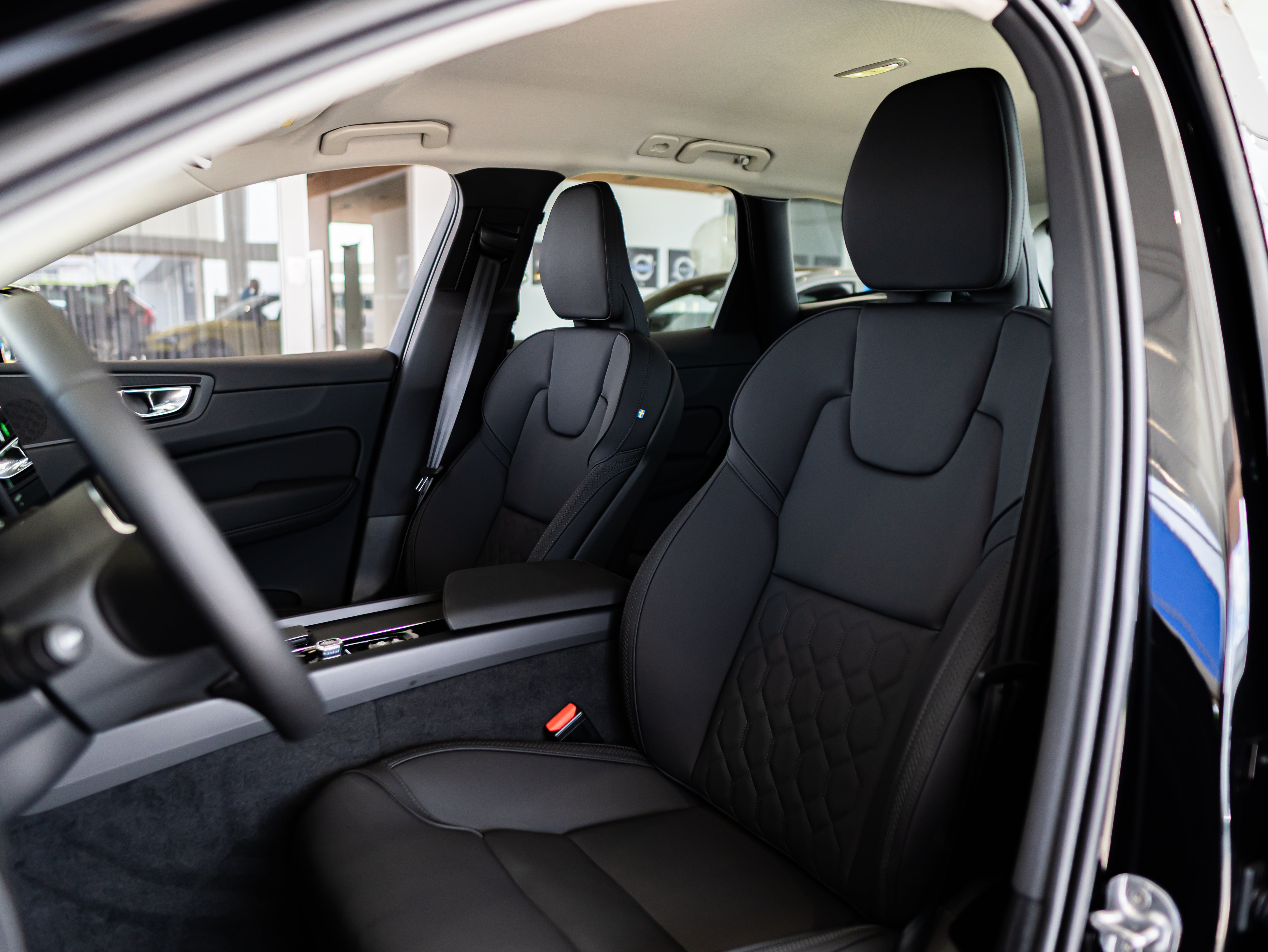 Volvo XC60 B5 Core Onyx Black - Charcoal/Vinyl5/Charcoal 2026