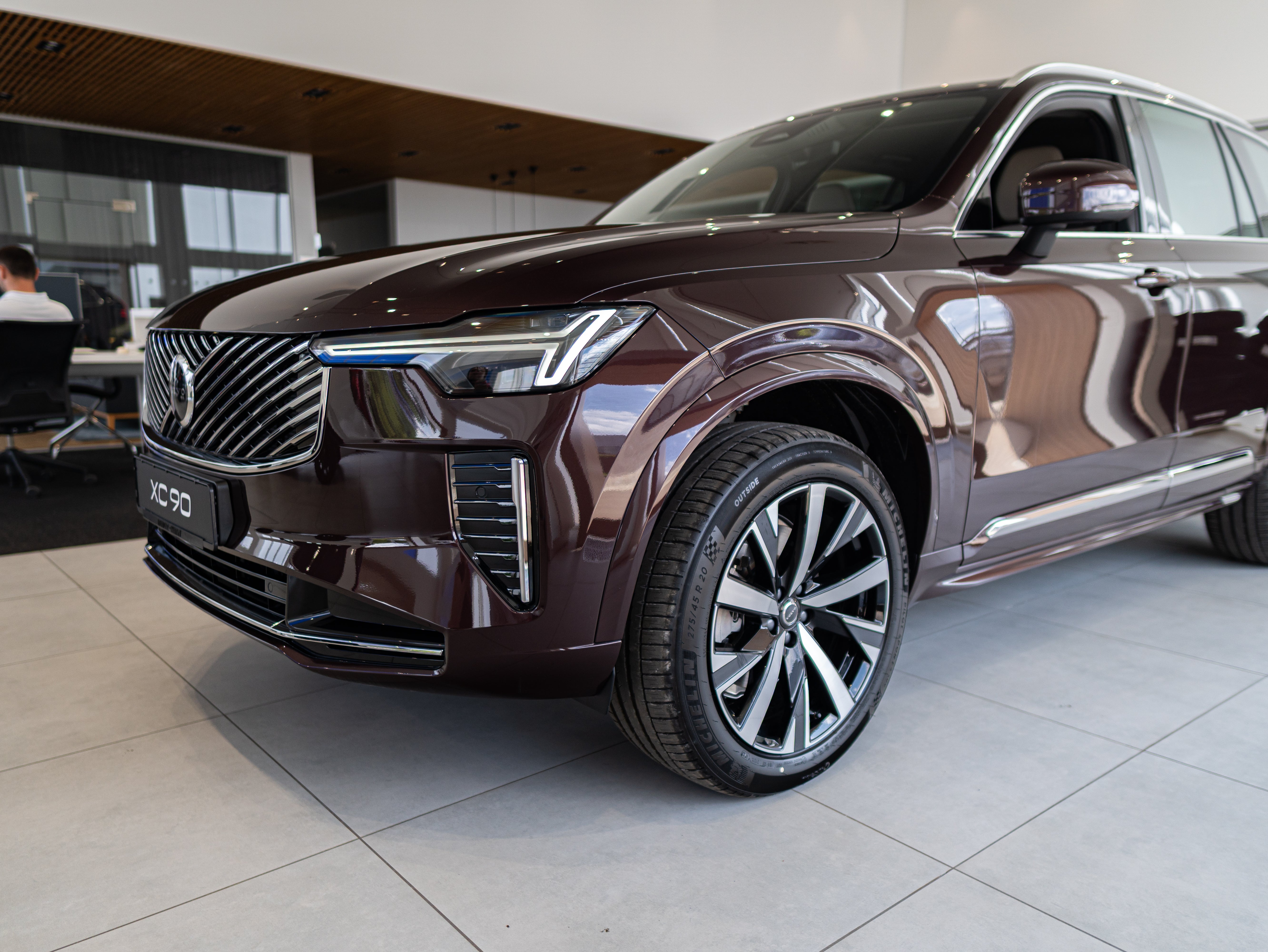 Volvo XC90 B5 Core Mulberry - Charcoal/Vinyl5/Cardamom 2026