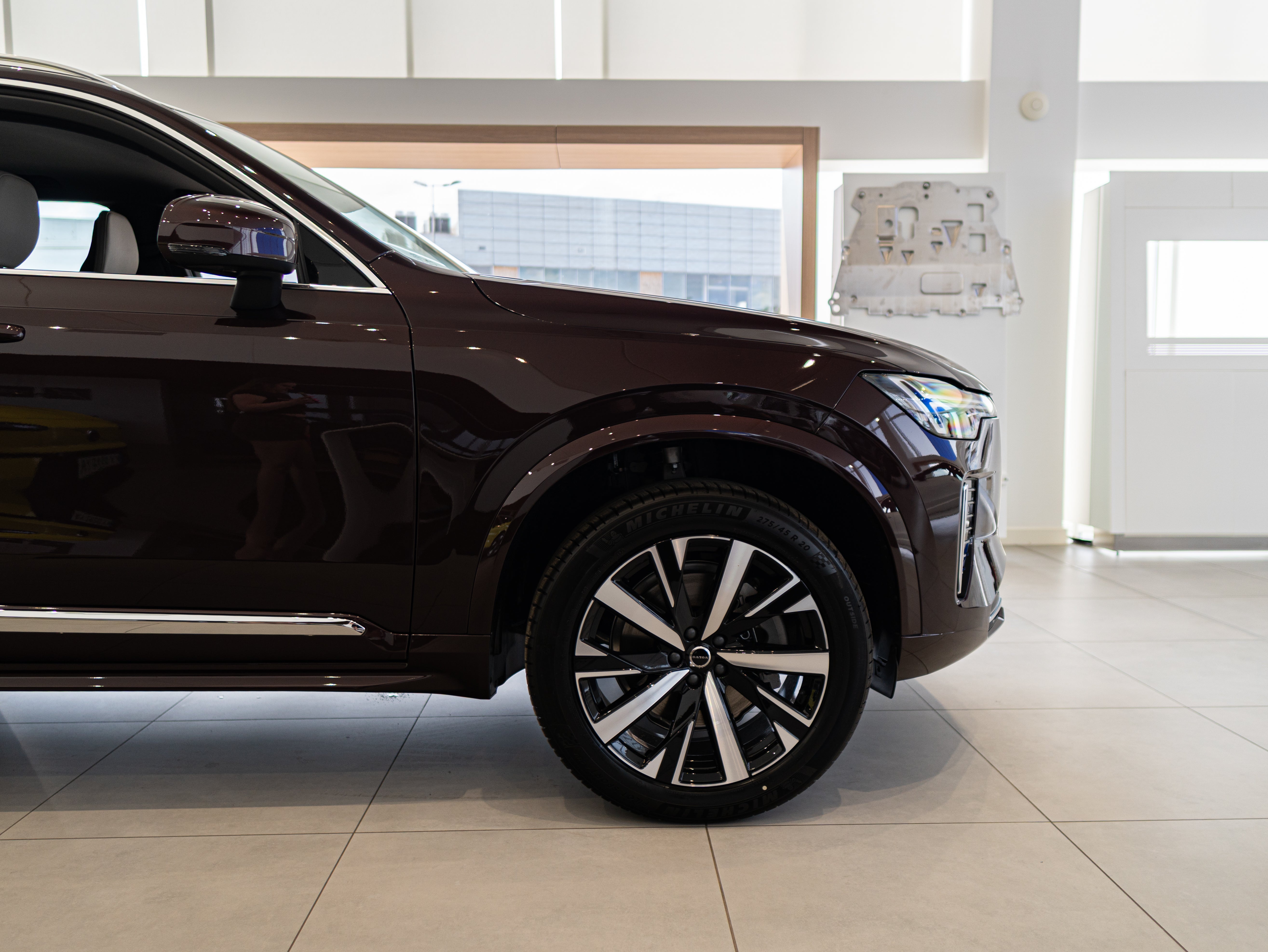 Volvo XC90 B5 Core Mulberry - Charcoal/Vinyl5/Cardamom 2026
