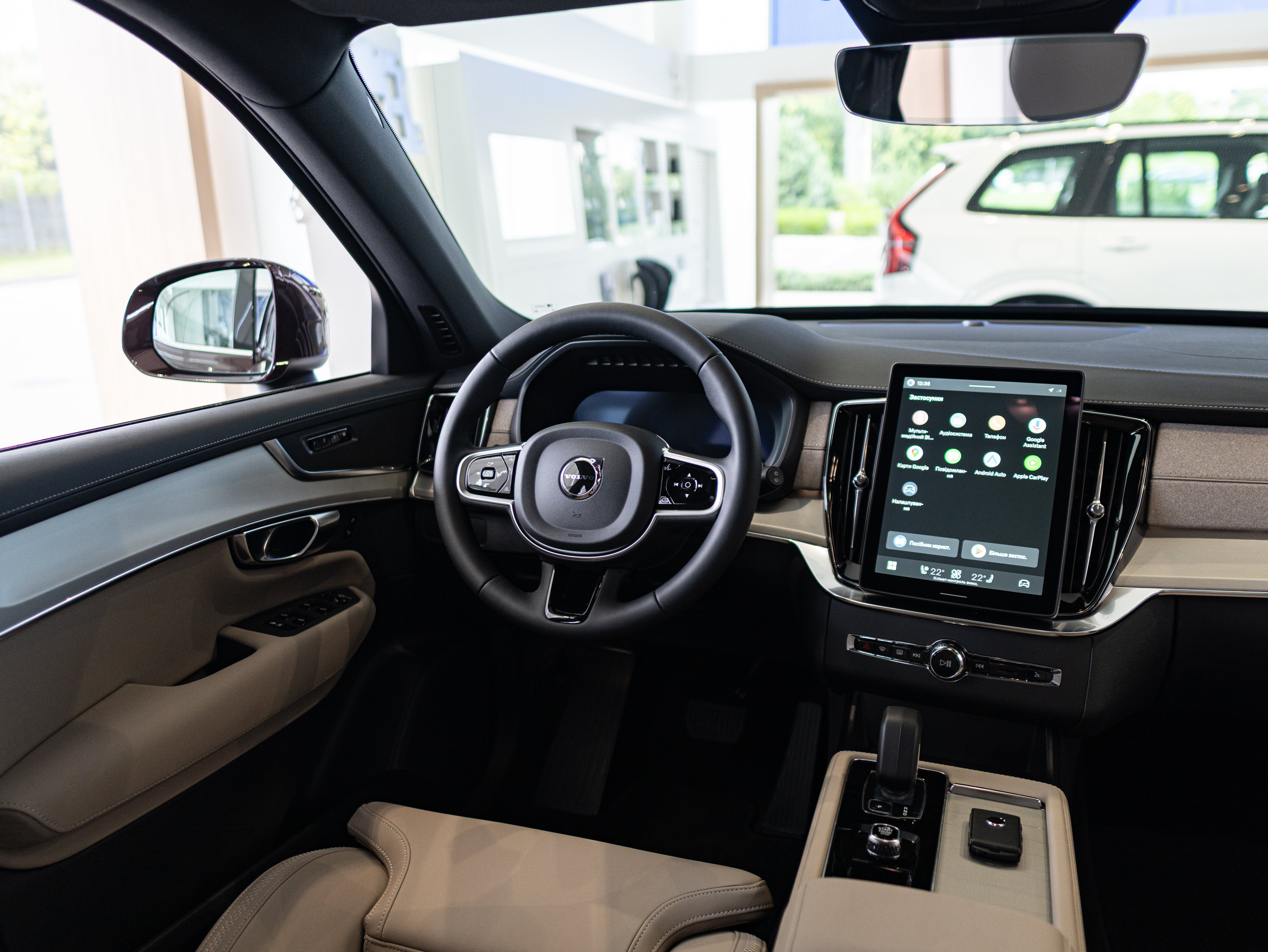 Volvo XC90 B5 Core Mulberry - Charcoal/Vinyl5/Cardamom 2026