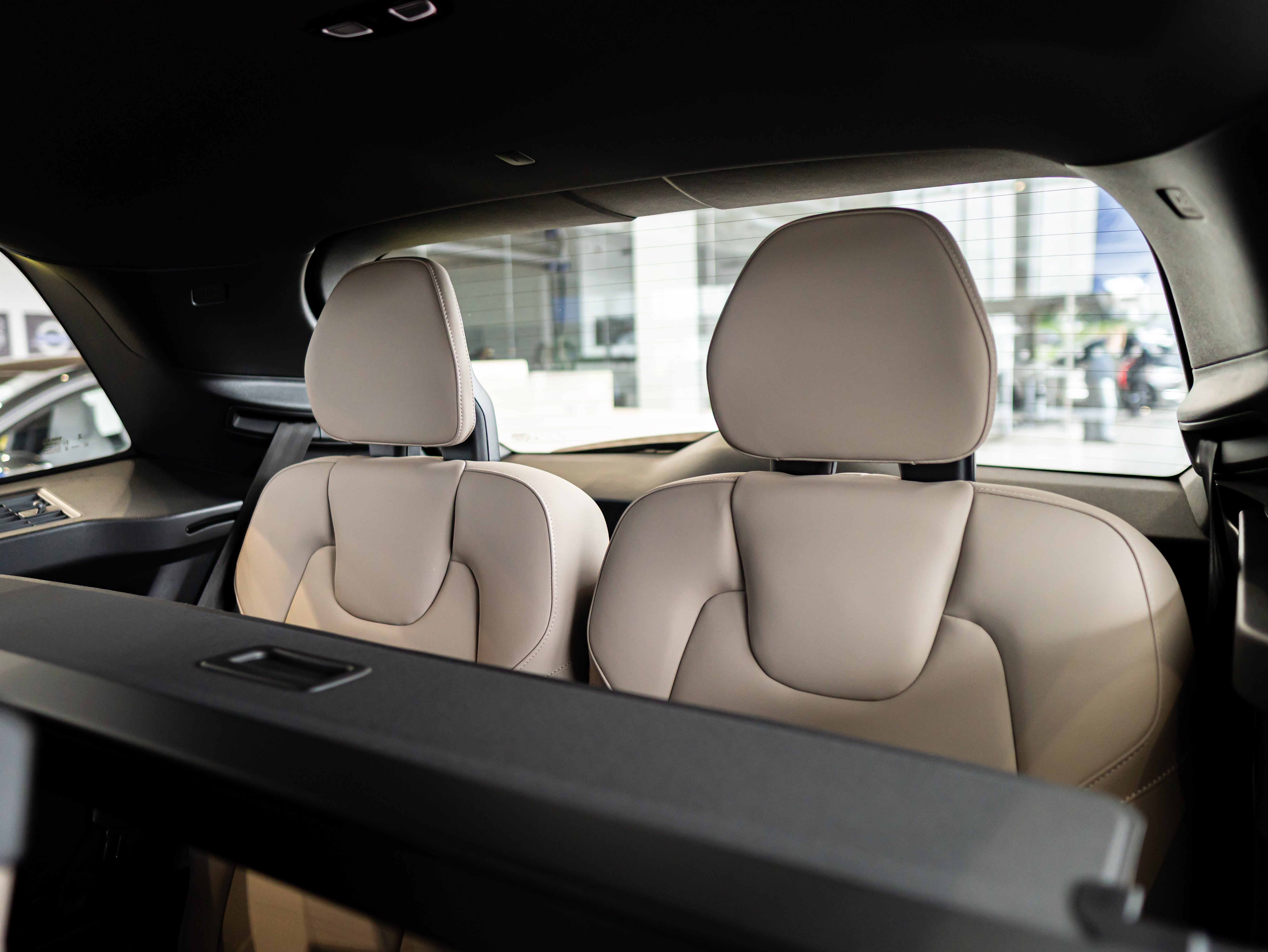 Volvo XC90 B5 Core Mulberry - Charcoal/Vinyl5/Cardamom 2026
