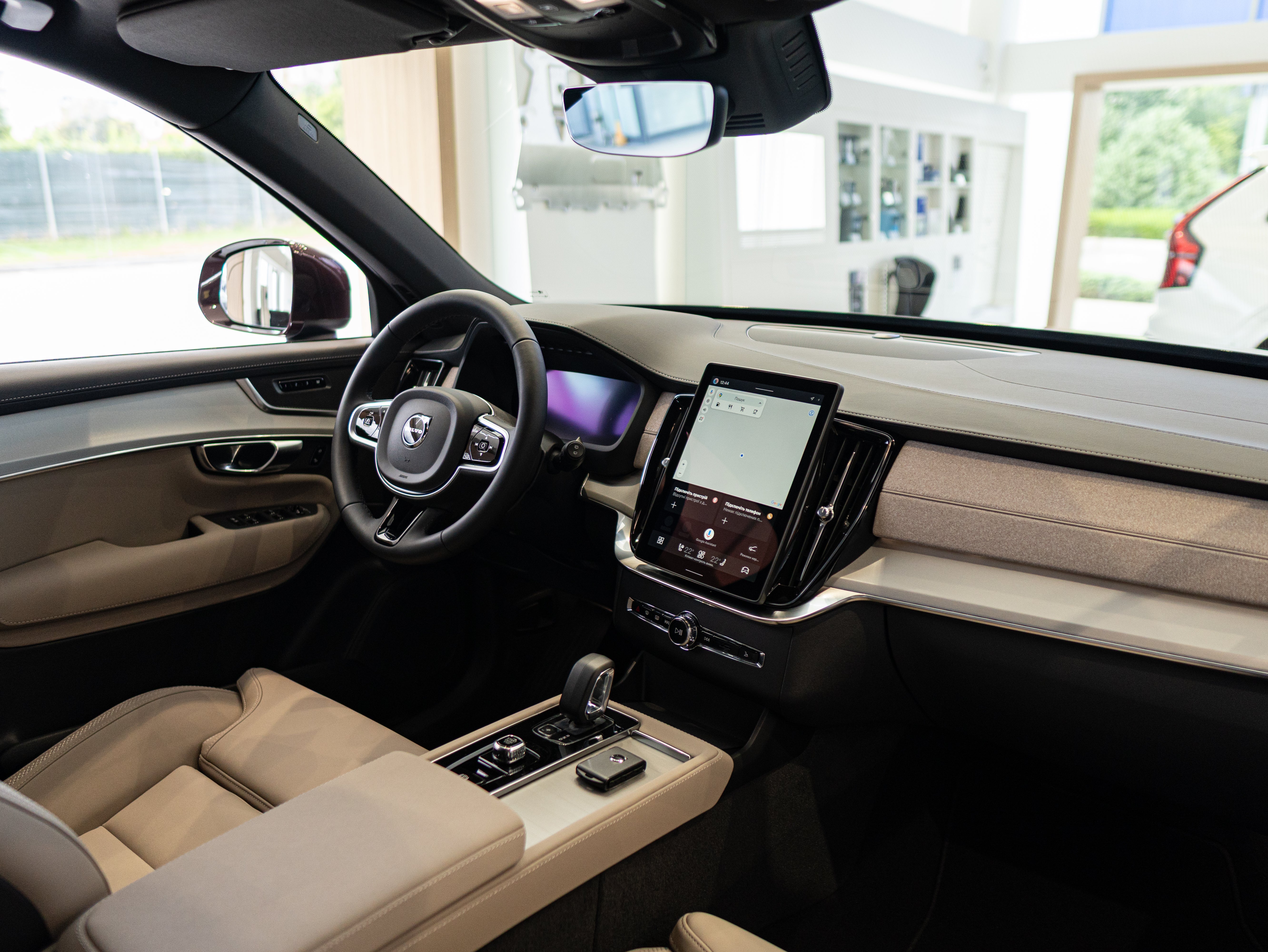 Volvo XC90 B5 Core Mulberry - Charcoal/Vinyl5/Cardamom 2026