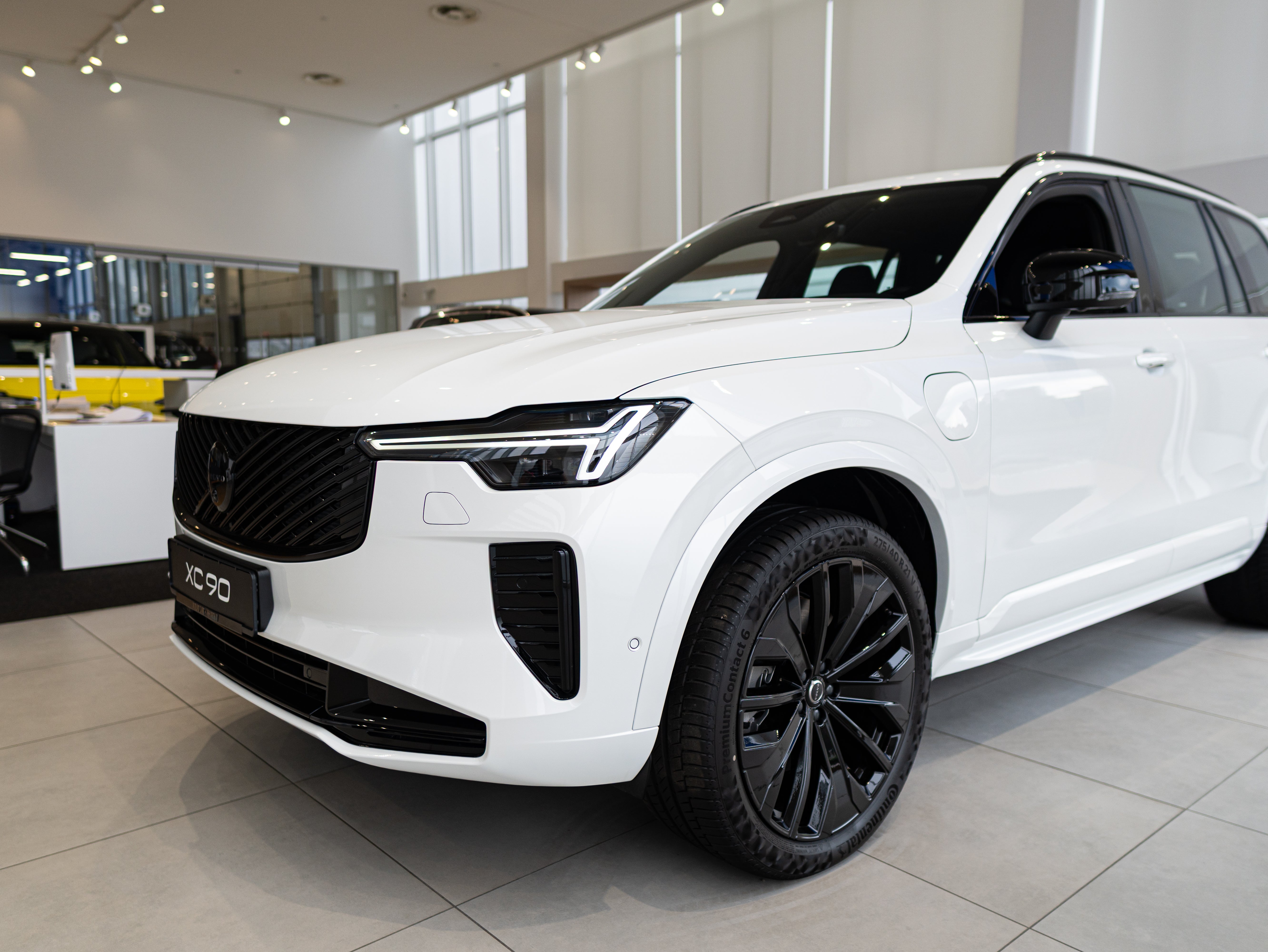 Volvo XC90 T8 Plus Black Edition Crystal White - Charcoal/Leac/Cardamom 2026