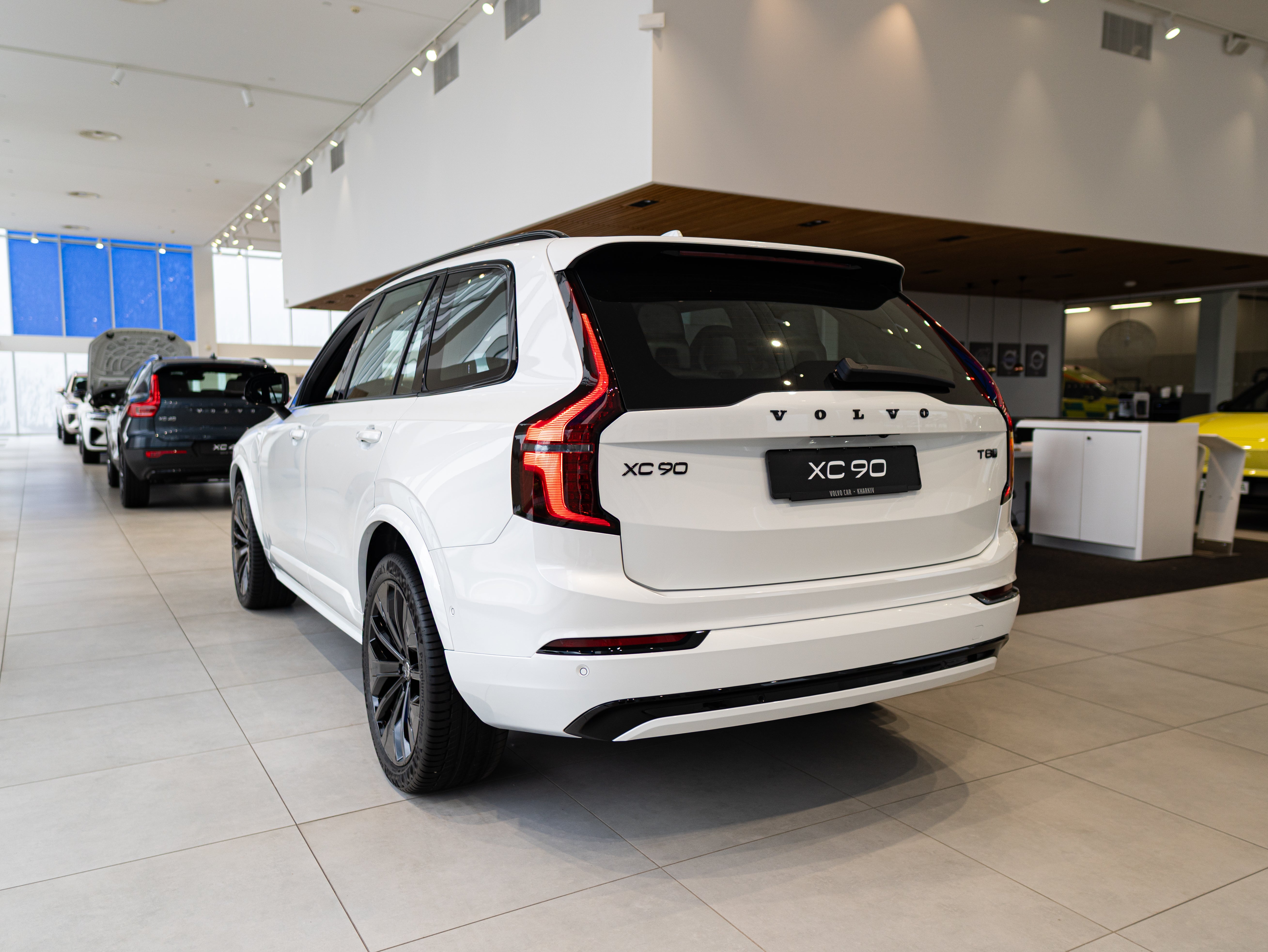 Volvo XC90 T8 Plus Black Edition Crystal White - Charcoal/Leac/Cardamom 2026