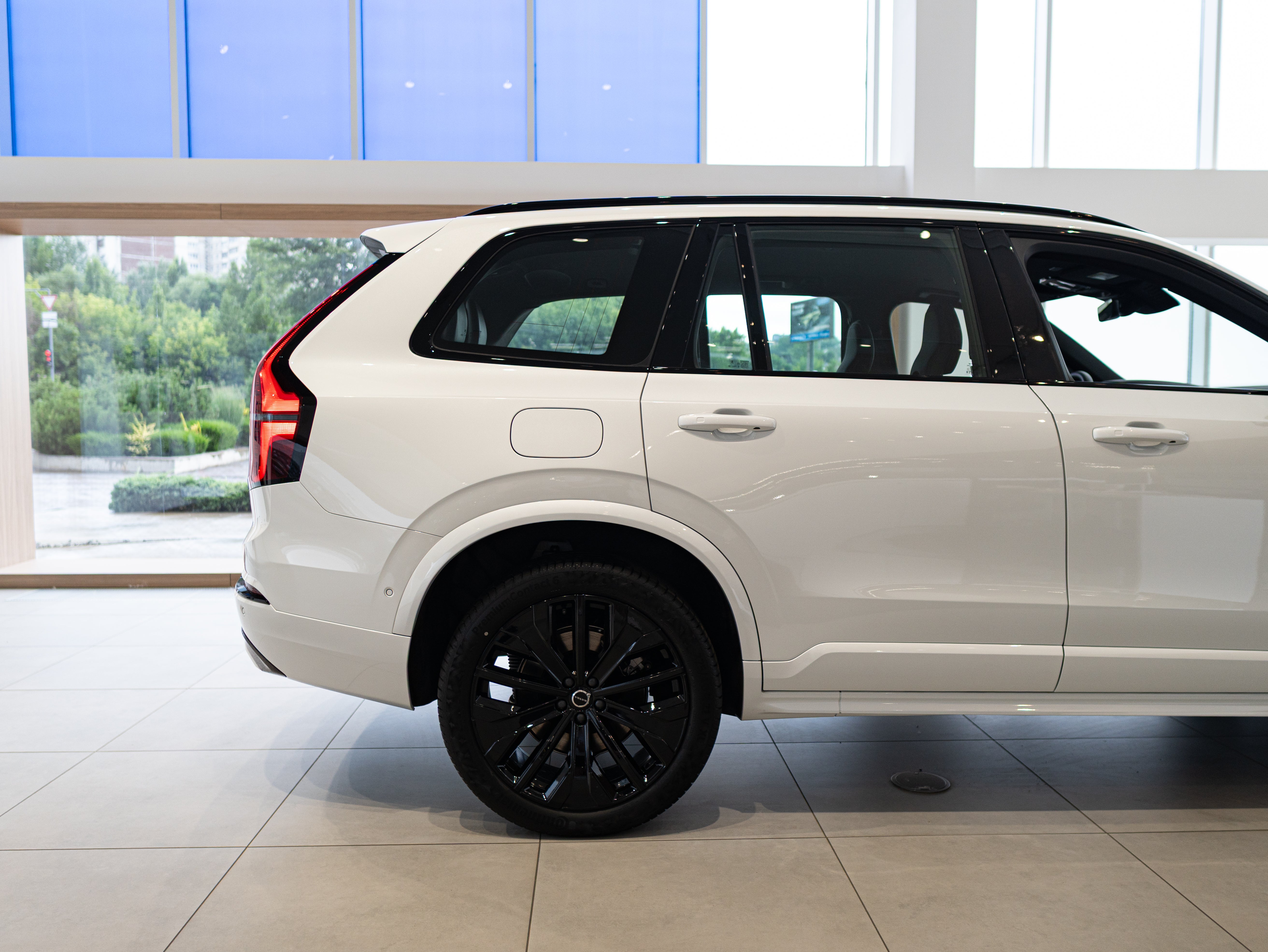 Volvo XC90 T8 Plus Black Edition Crystal White - Charcoal/Leac/Cardamom 2026