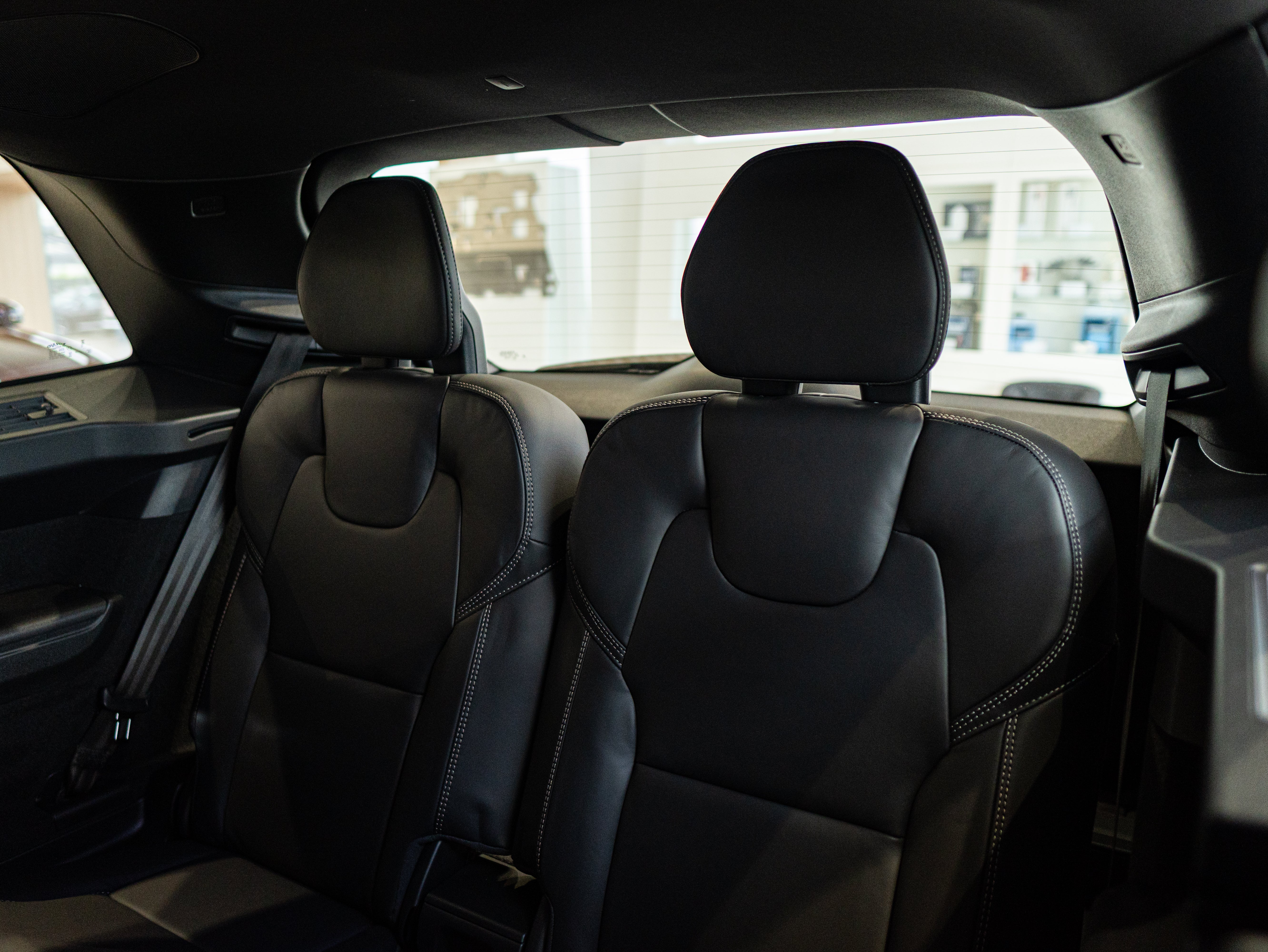 Volvo XC90 T8 Plus Black Edition Crystal White - Charcoal/Leac/Cardamom 2026