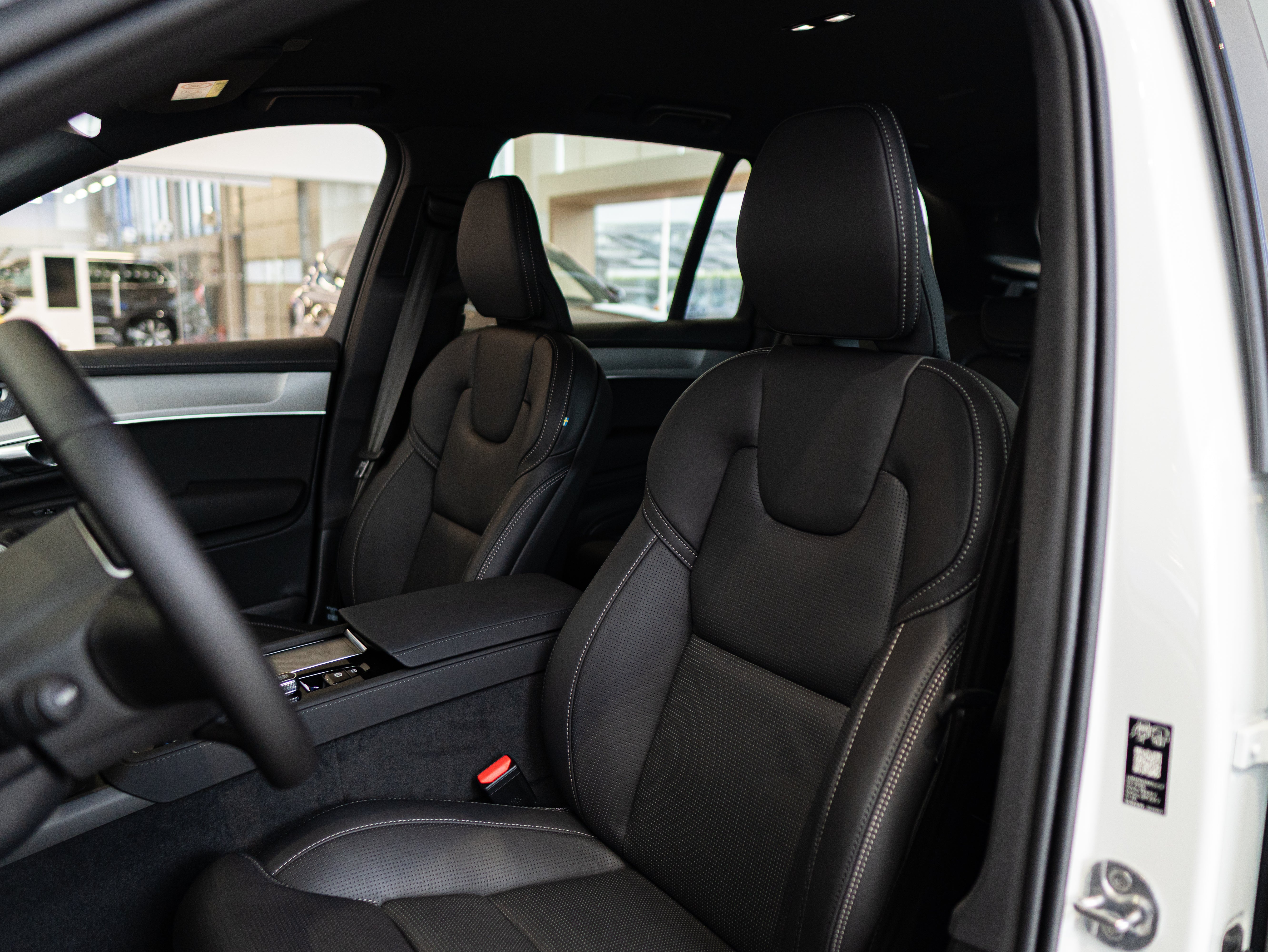 Volvo XC90 T8 Plus Black Edition Crystal White - Charcoal/Leac/Cardamom 2026