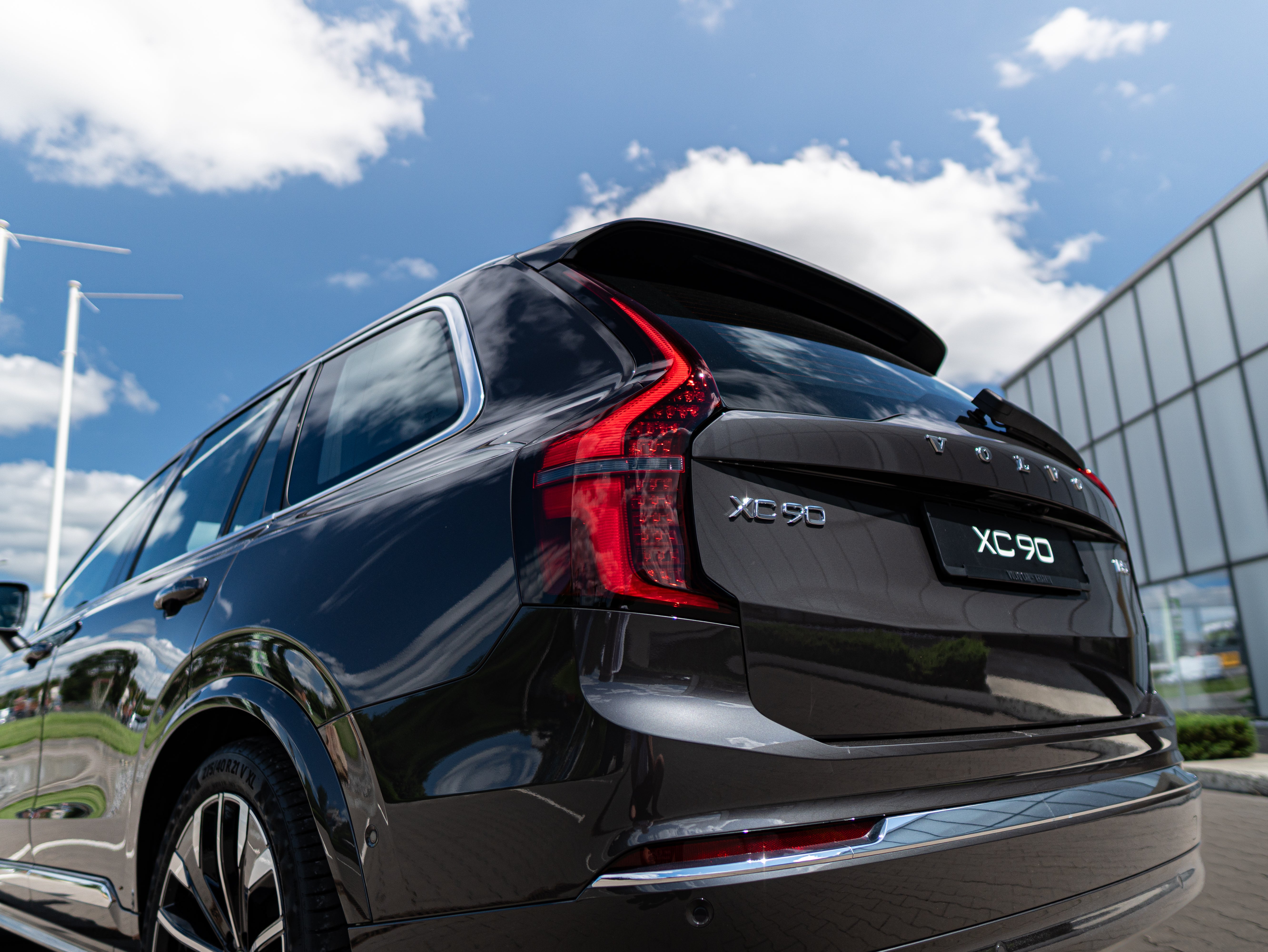 Volvo XC90 B5 Plus Bright Platinum Grey - Charcoal/Leac/Cardamom 2026