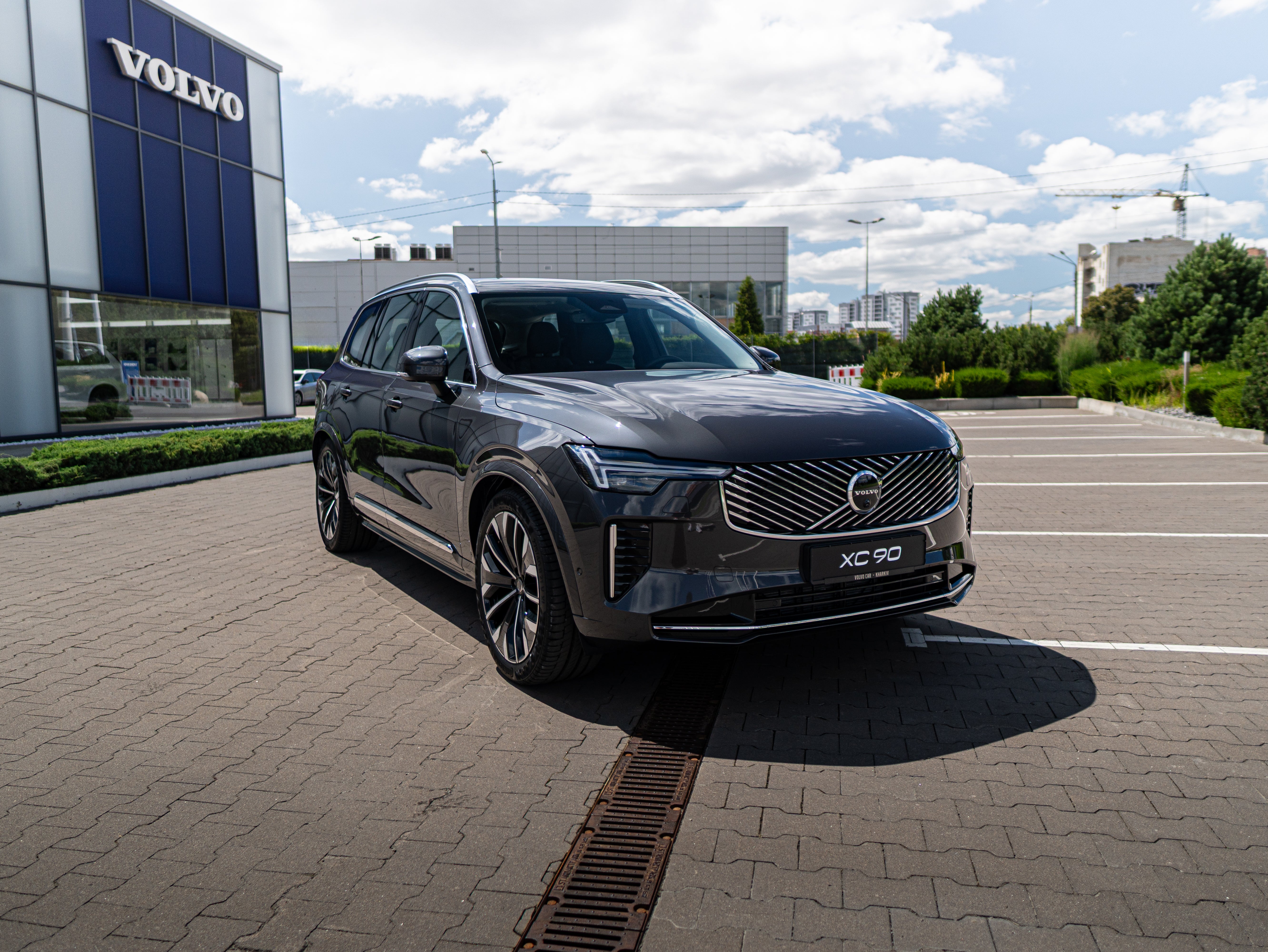 Volvo XC90 B5 Plus Bright Platinum Grey - Charcoal/Leac/Cardamom 2026
