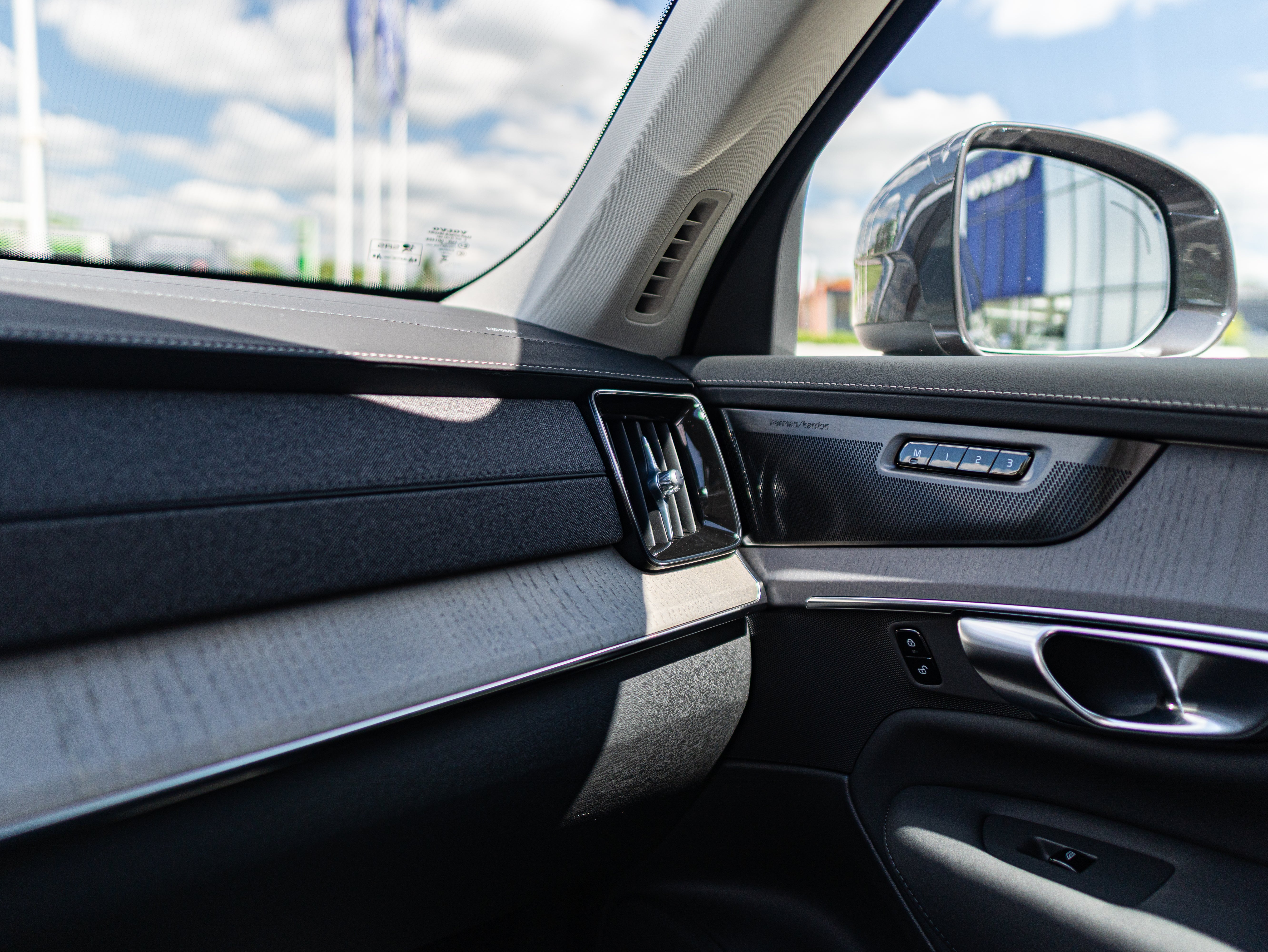 Volvo XC90 B5 Plus Bright Platinum Grey - Charcoal/Leac/Cardamom 2026