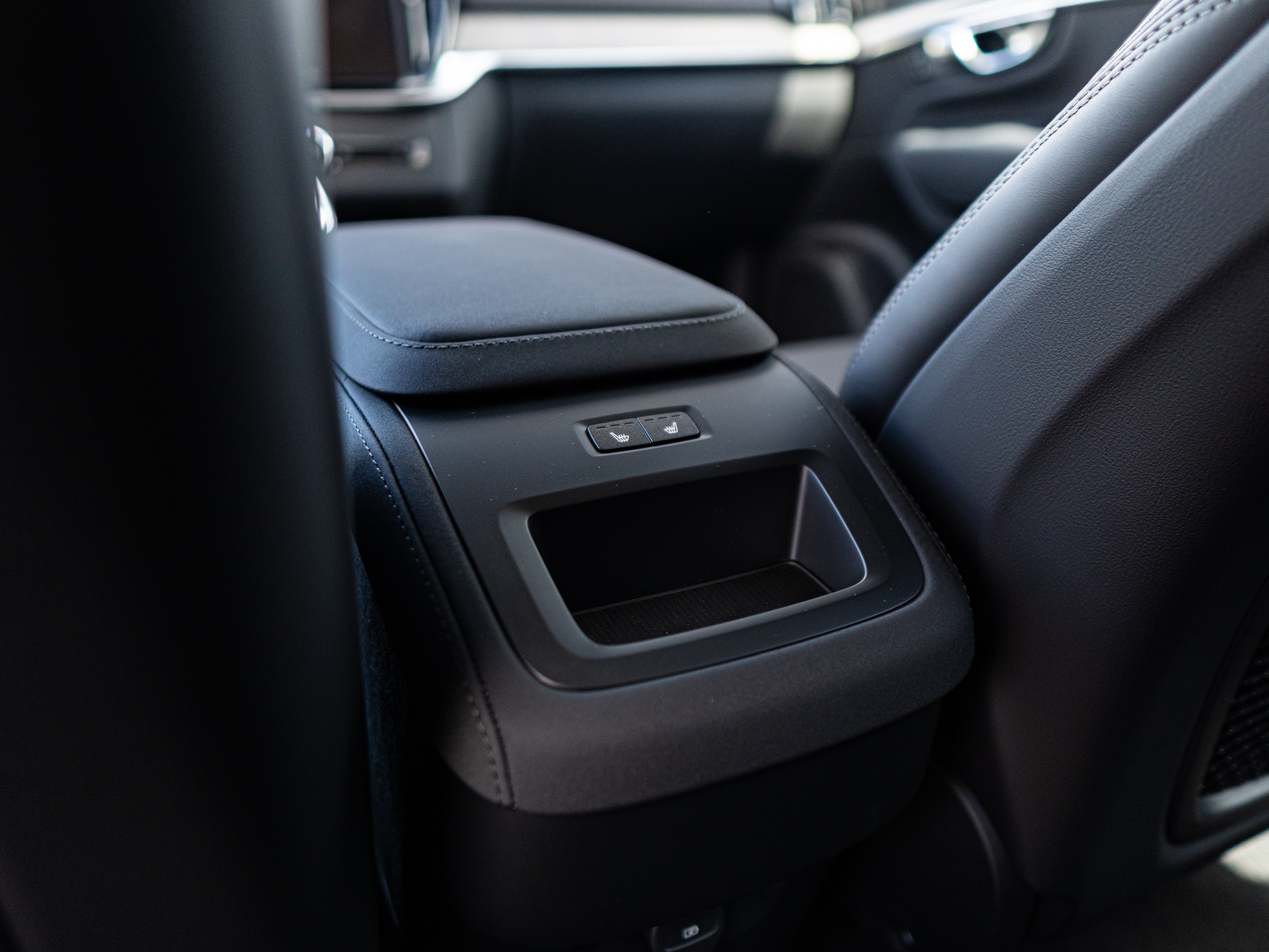 Volvo XC90 B5 Plus Bright Platinum Grey - Charcoal/Leac/Cardamom 2026
