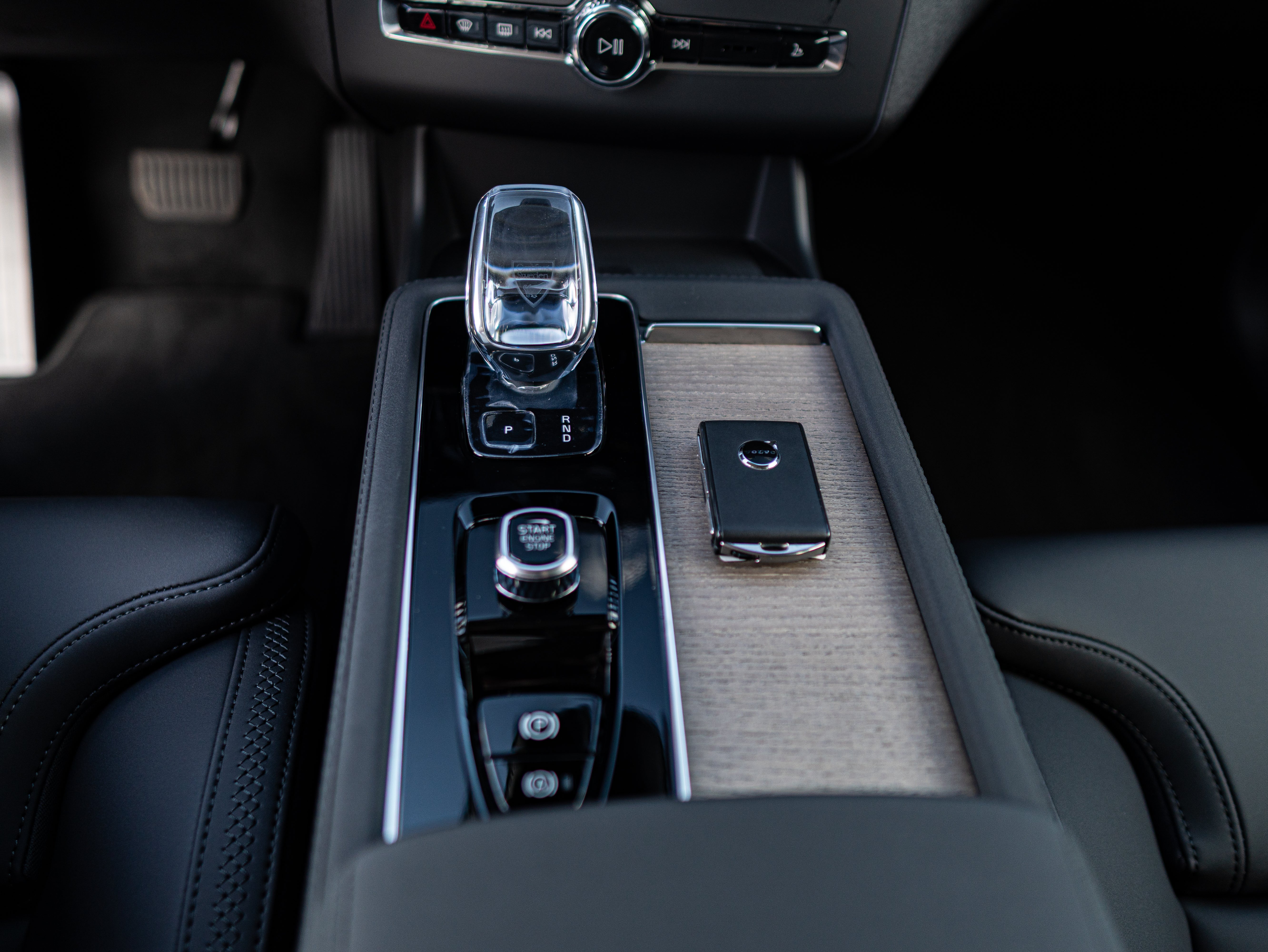 Volvo XC90 B5 Plus Bright Mulberry - Charcoal/Leac/Cardamom 2026