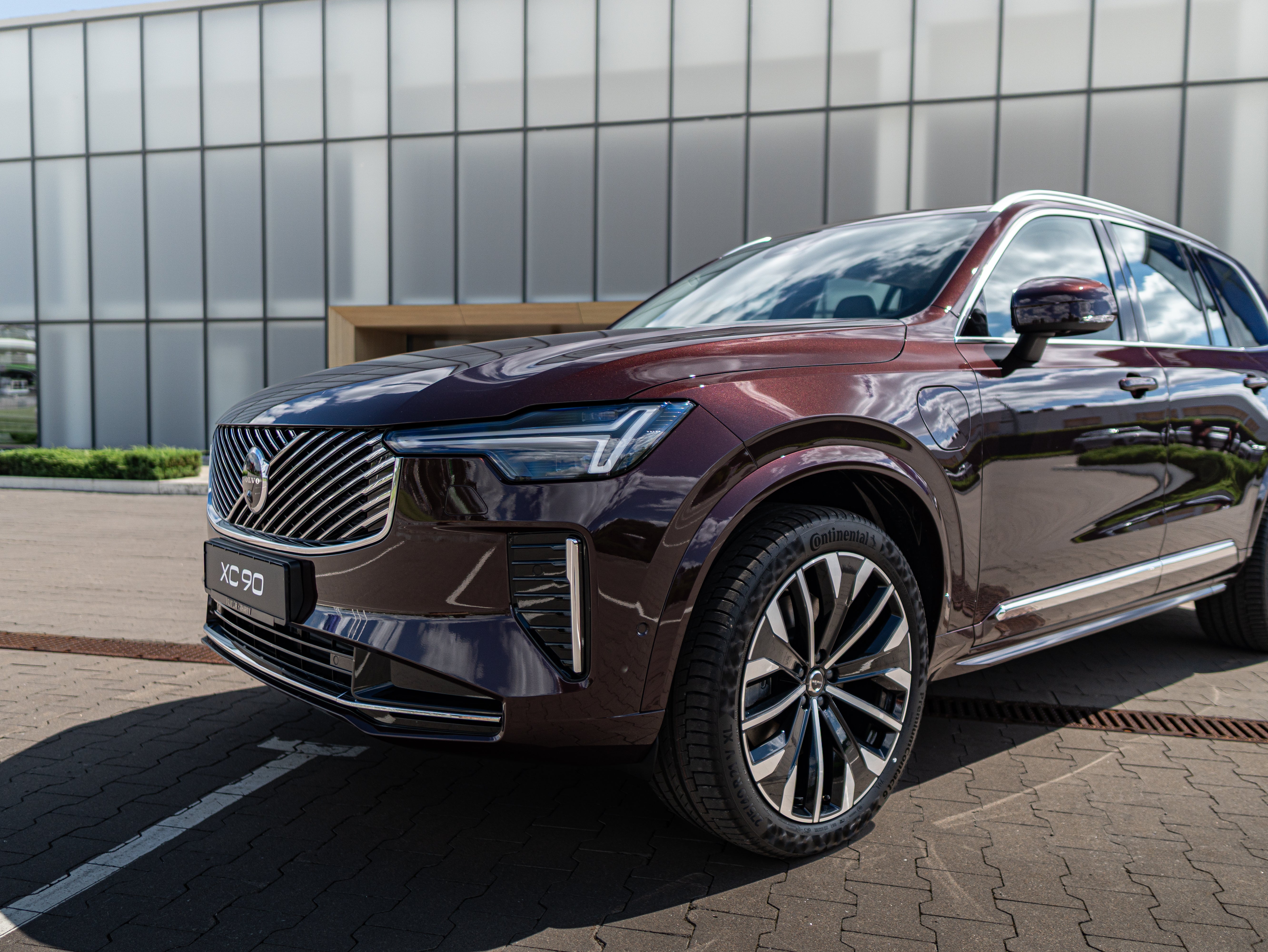 Volvo XC90 B5 Plus Bright Mulberry - Charcoal/Leac/Cardamom 2026