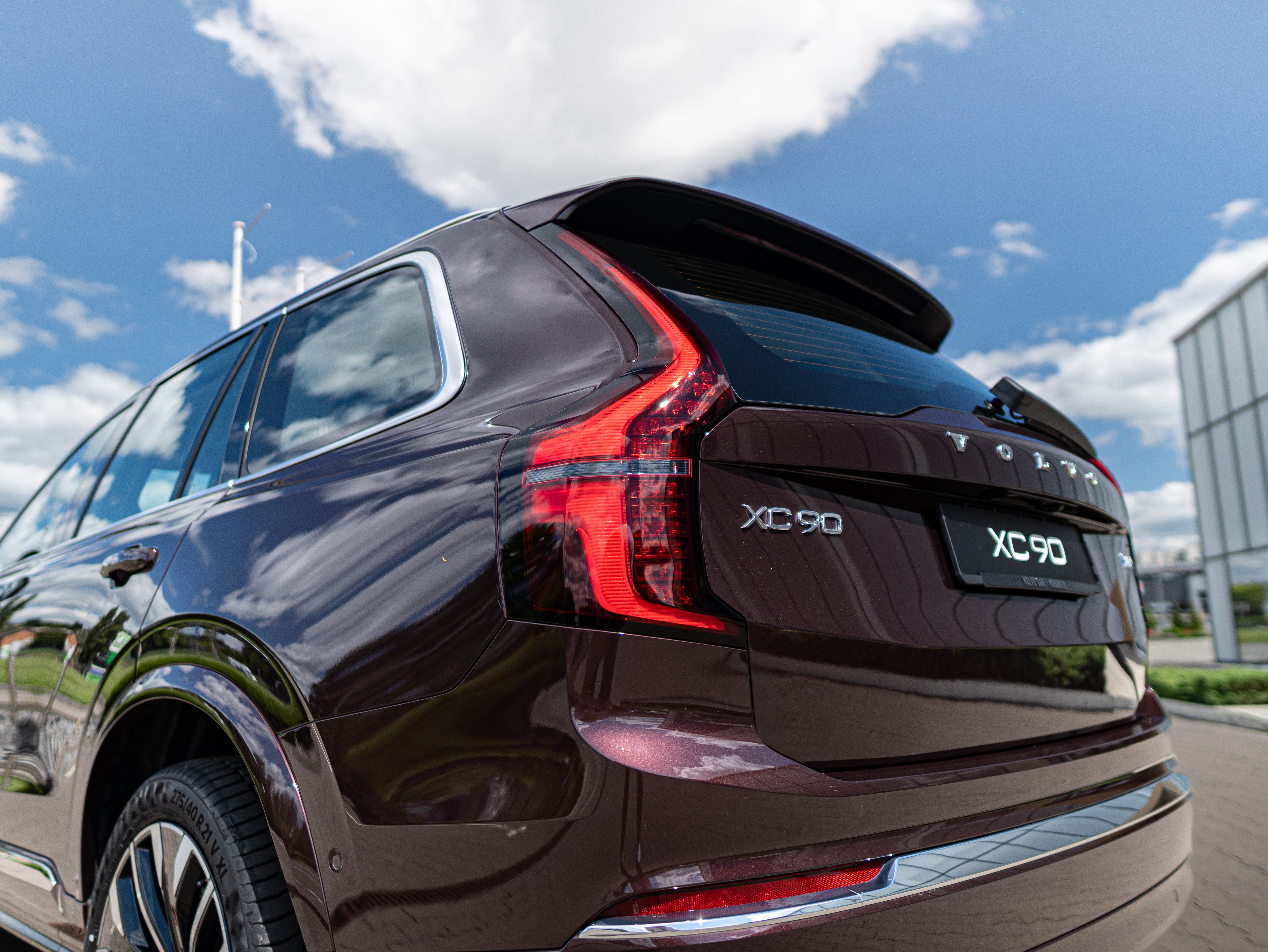 Volvo XC90 B5 Plus Bright Mulberry - Charcoal/Leac/Cardamom 2026