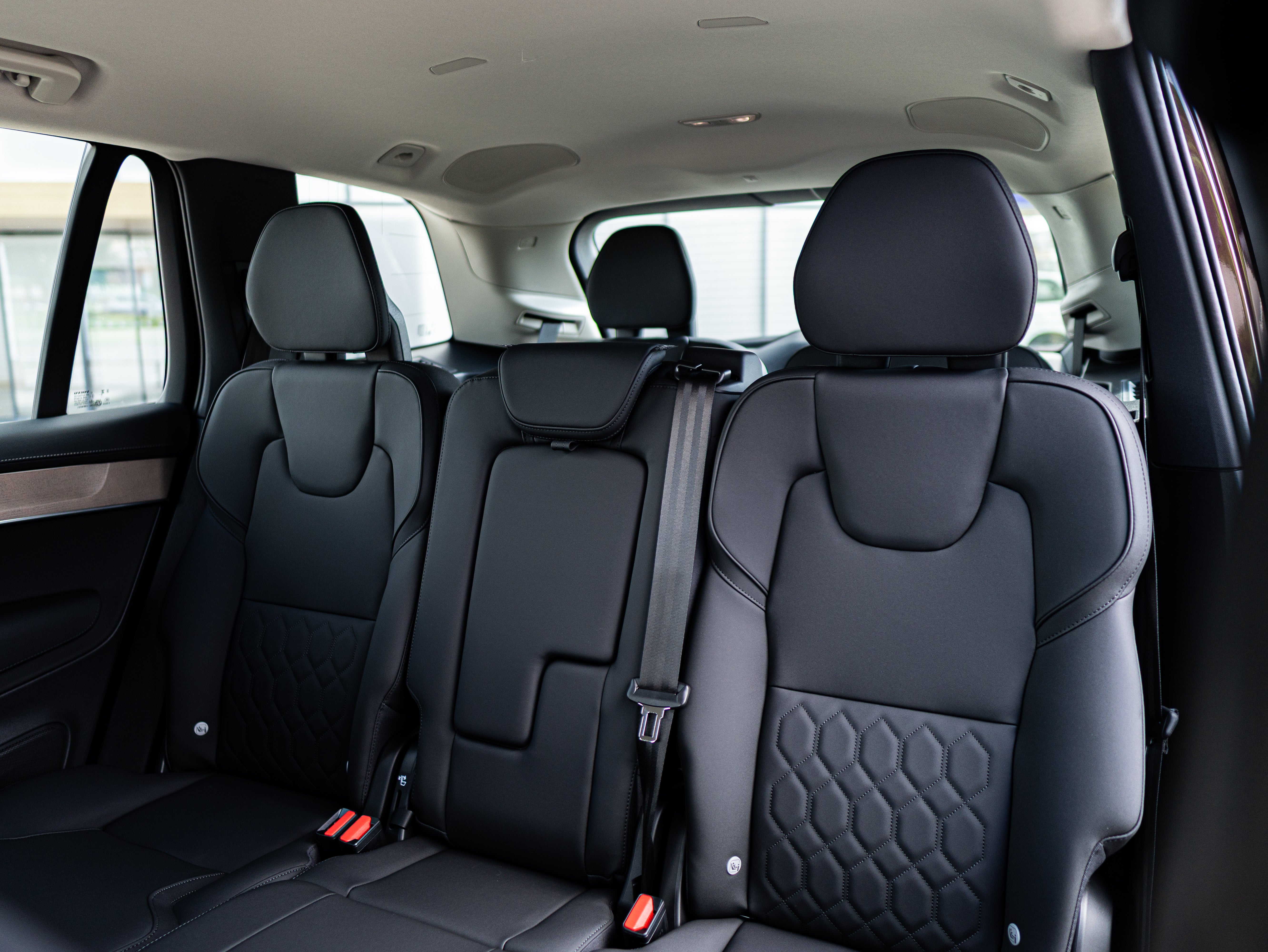 Volvo XC90 B5 Plus Bright Mulberry - Charcoal/Leac/Cardamom 2026