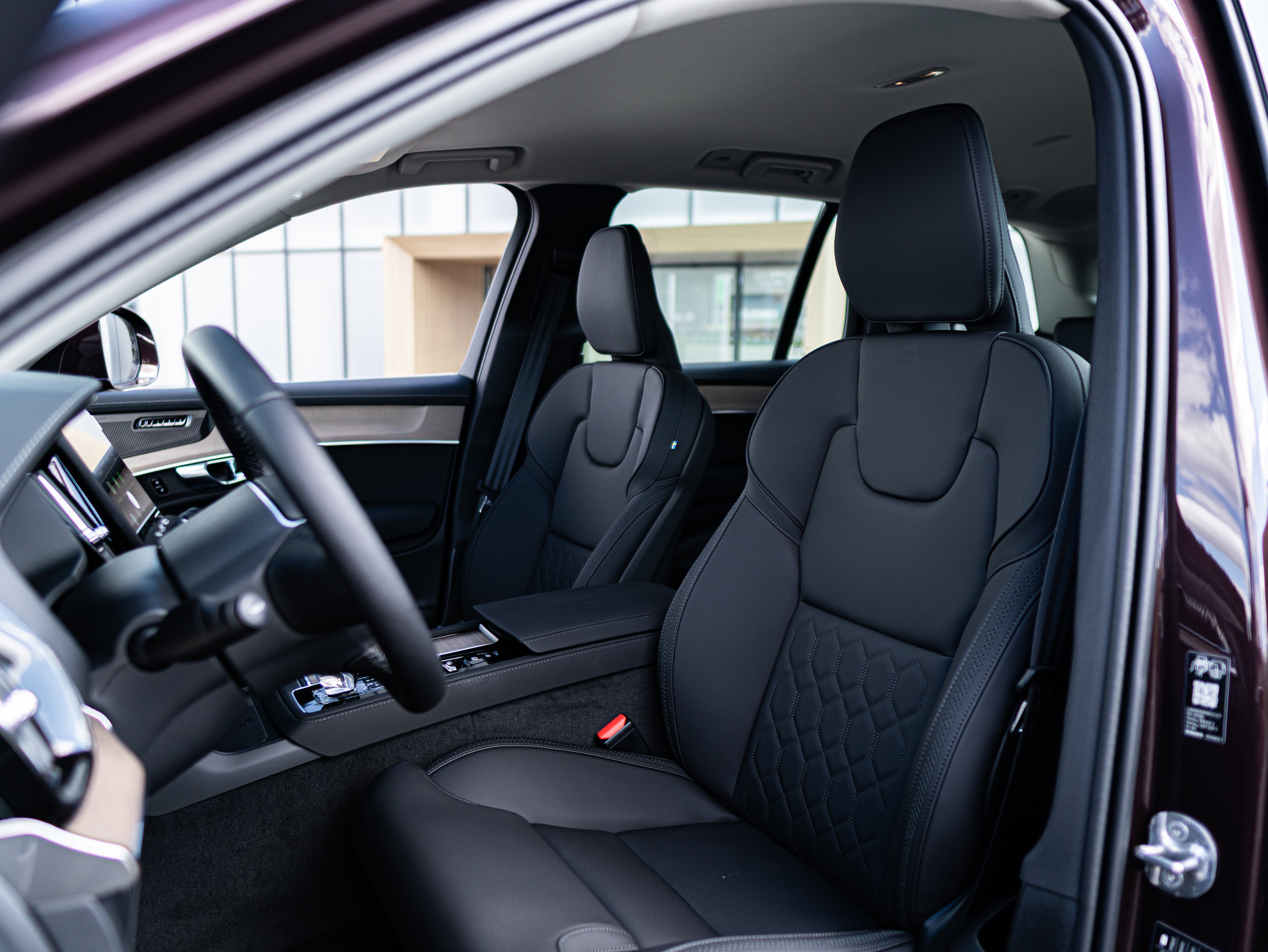 Volvo XC90 B5 Plus Bright Mulberry - Charcoal/Leac/Cardamom 2026