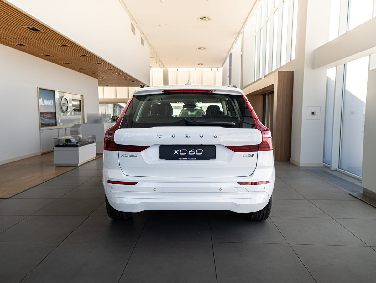 Volvo XC60 B5 Core Crystal White - Charcoal/Vinyl5/Charcoal 2026