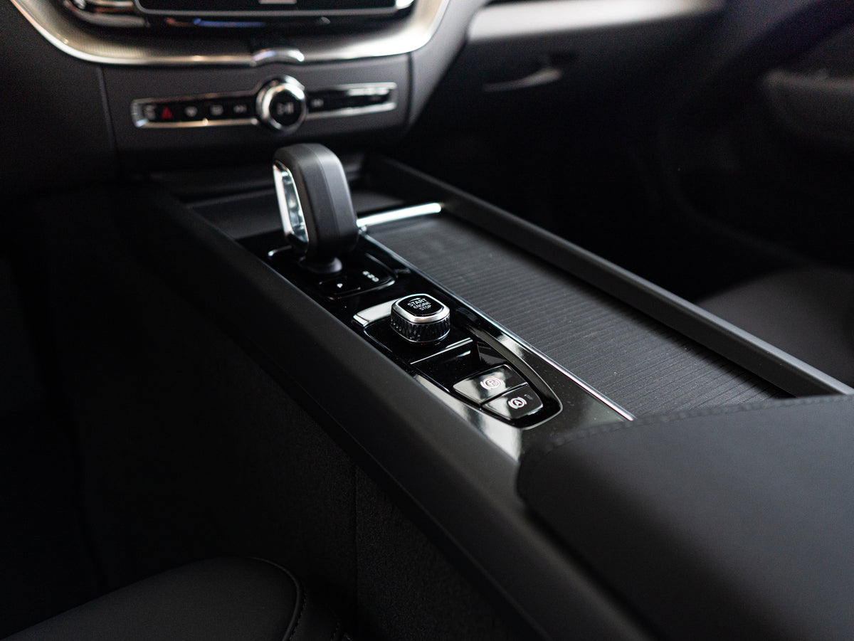 Volvo XC60 B5 Core Crystal White - Charcoal/Vinyl5/Charcoal 2026